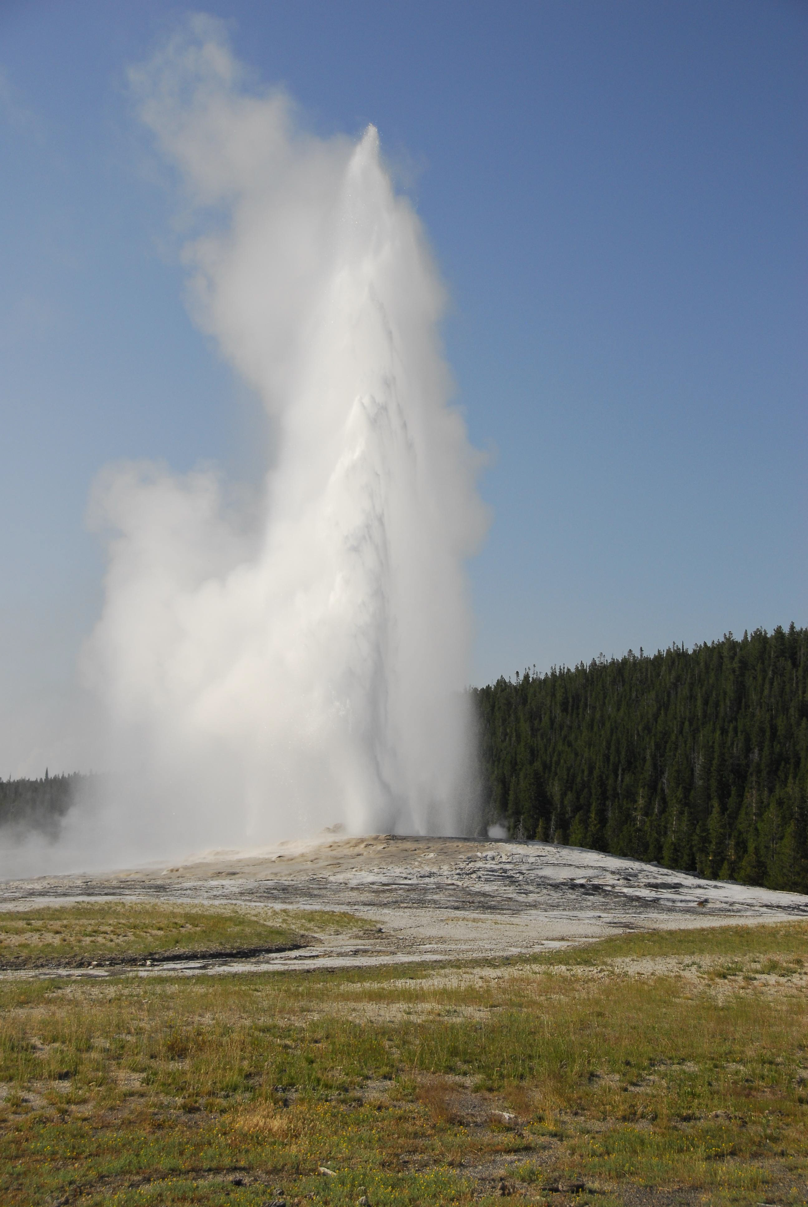 Old Faithful Geyser, Yellowstone NP, Wyoming