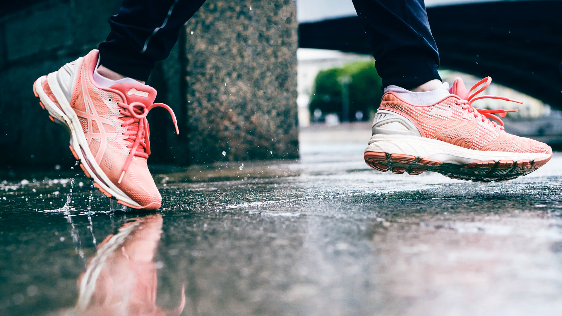 ASICS "FRONTRUNNER"