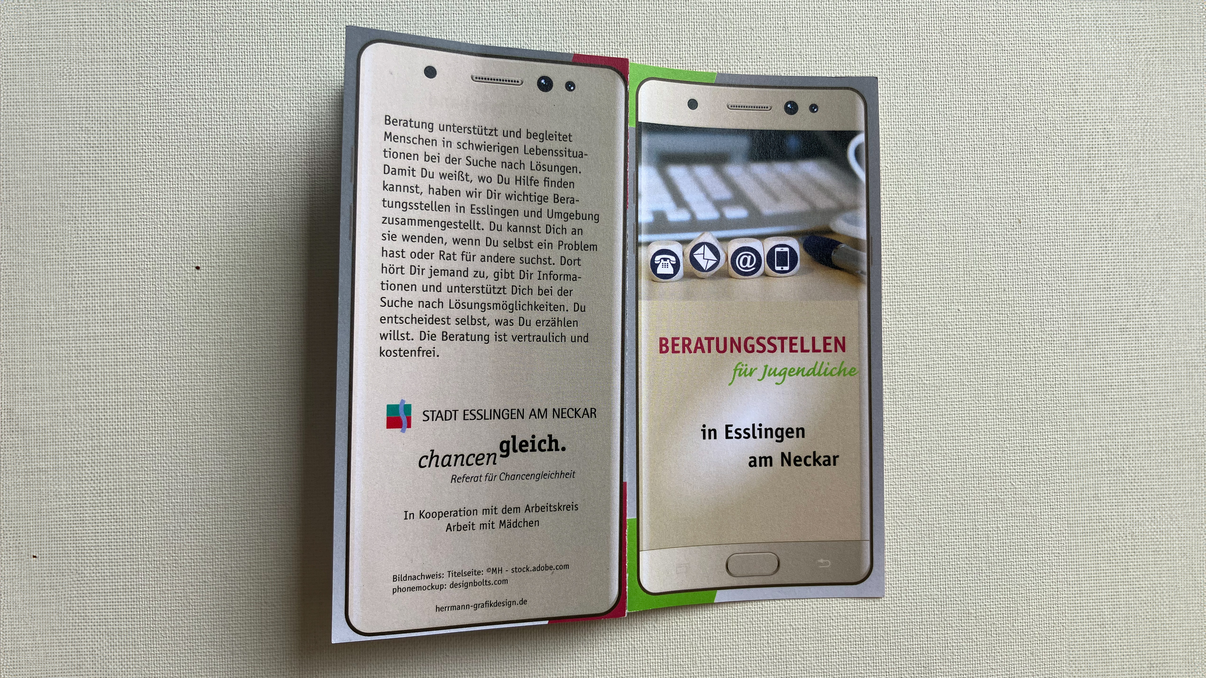 Kleiner Infoflyer im Smartphone-Look, Außen