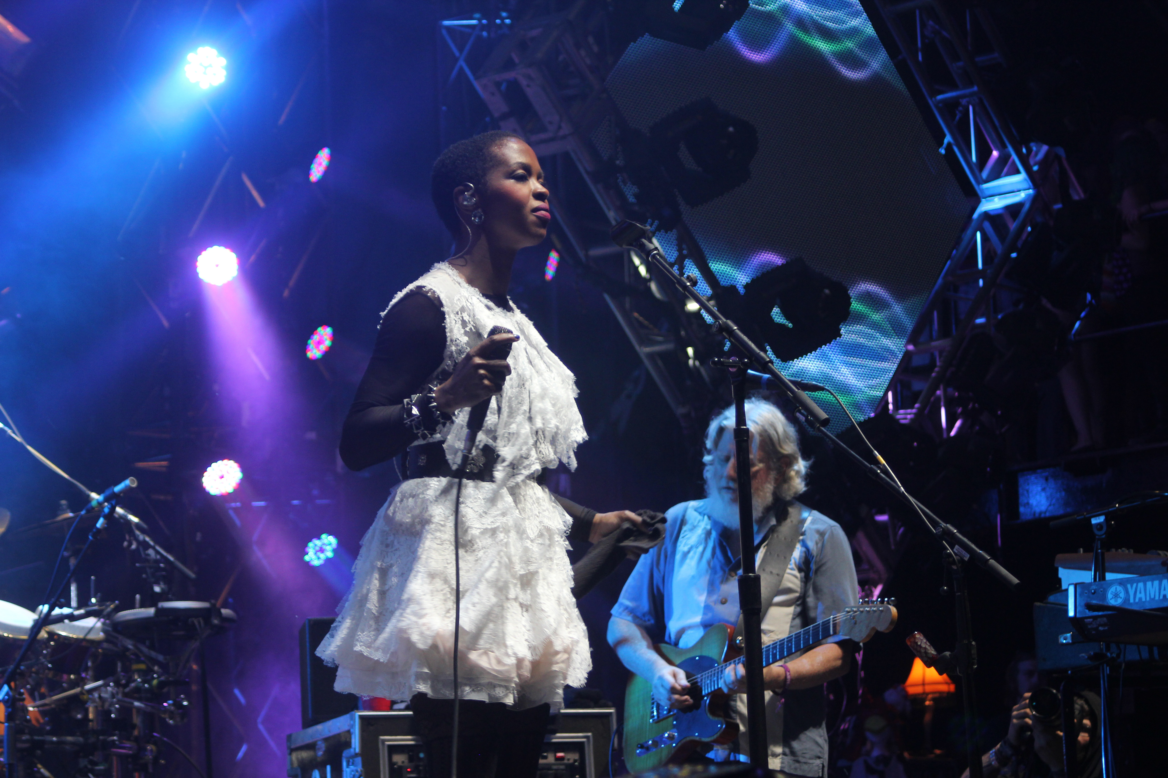 Lauryn Hill with String Cheese Incident