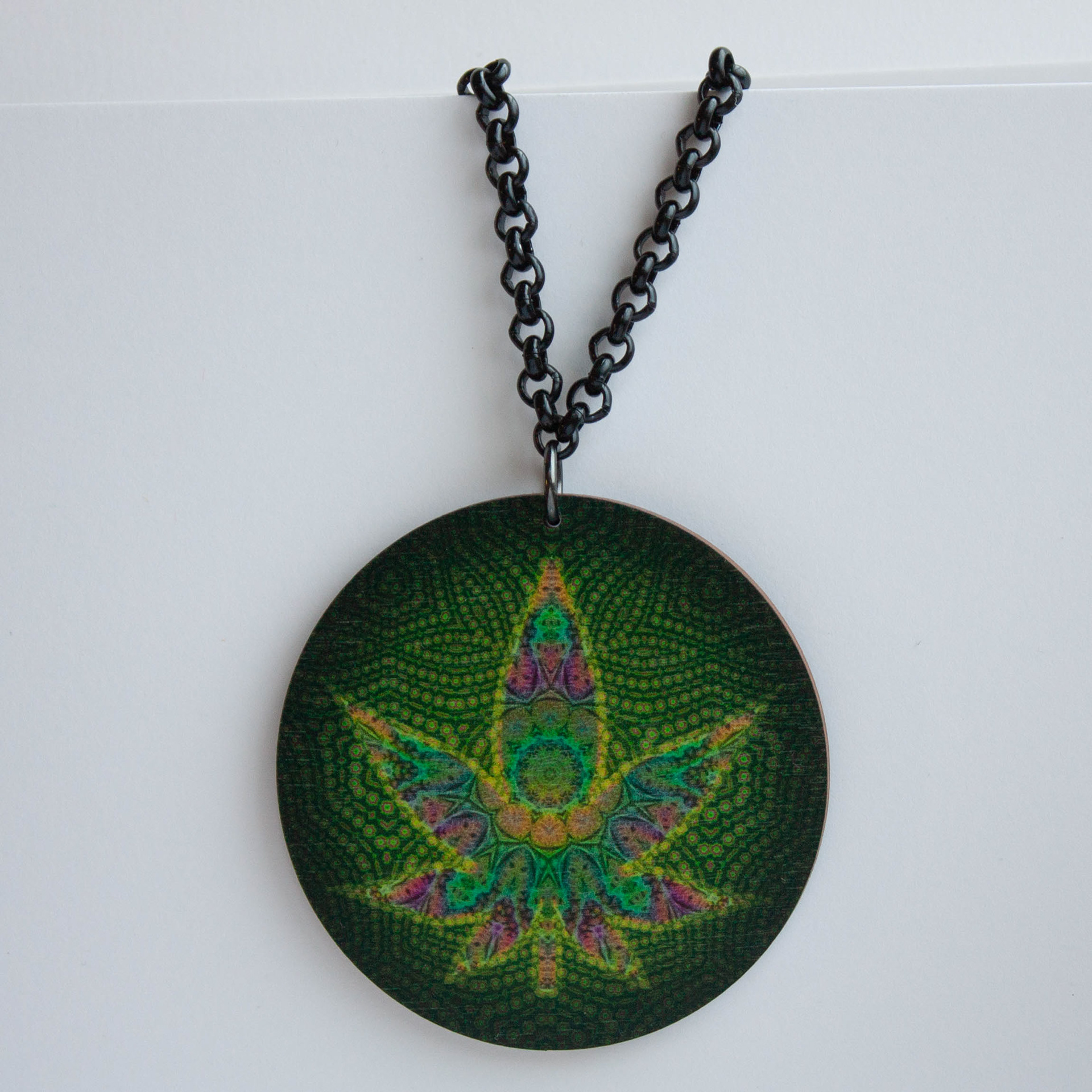 Party people -necklace, 65 x 65 x 3mm, 1m-chain, 30€