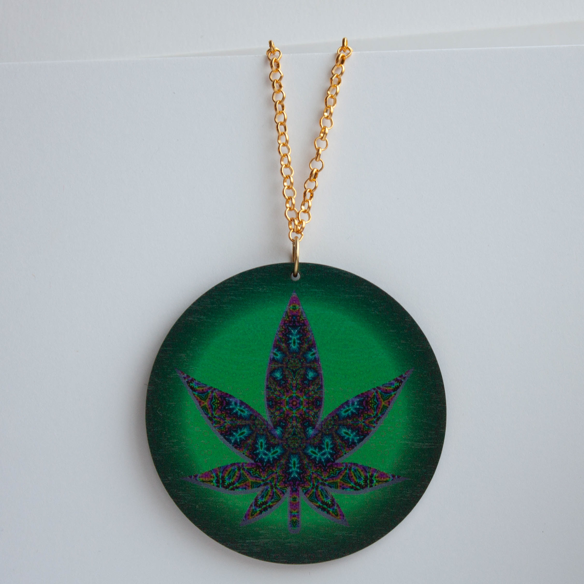 Upstroke -necklace (brass), 65 x 65 x 3mm, 1m-chain, 23€