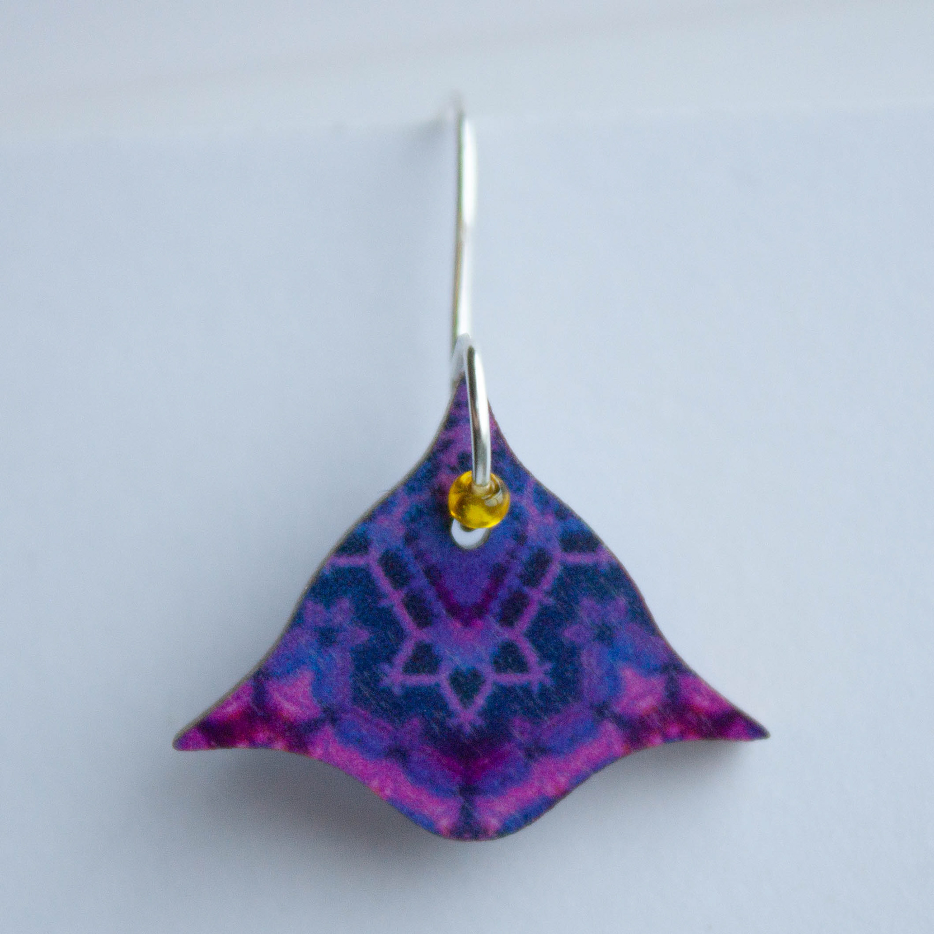 Violet drip -earrings (silver-plated copper), 32 x 24 x 3mm, 17€ / pair