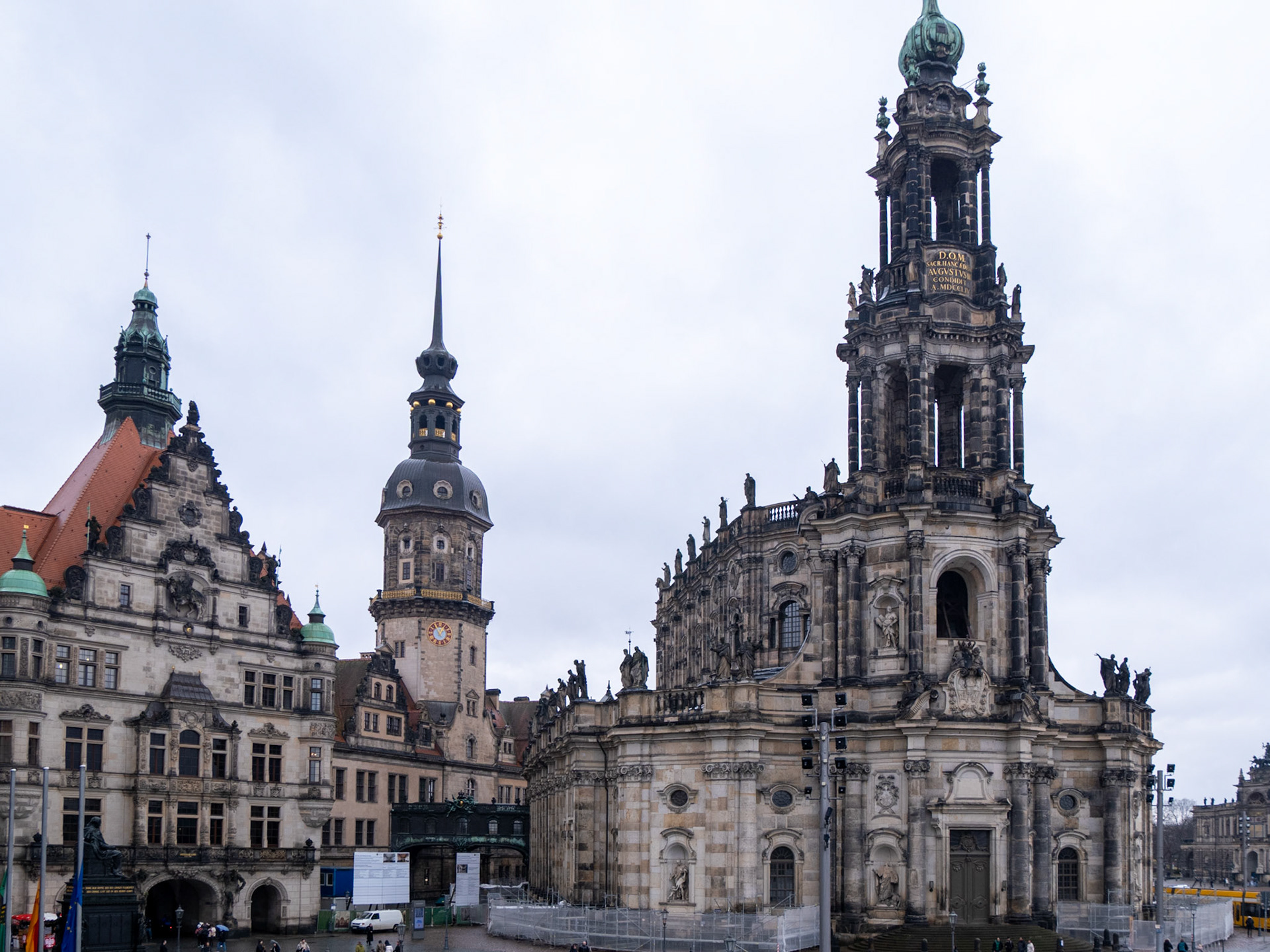 La cathédrale et le château de la résidence