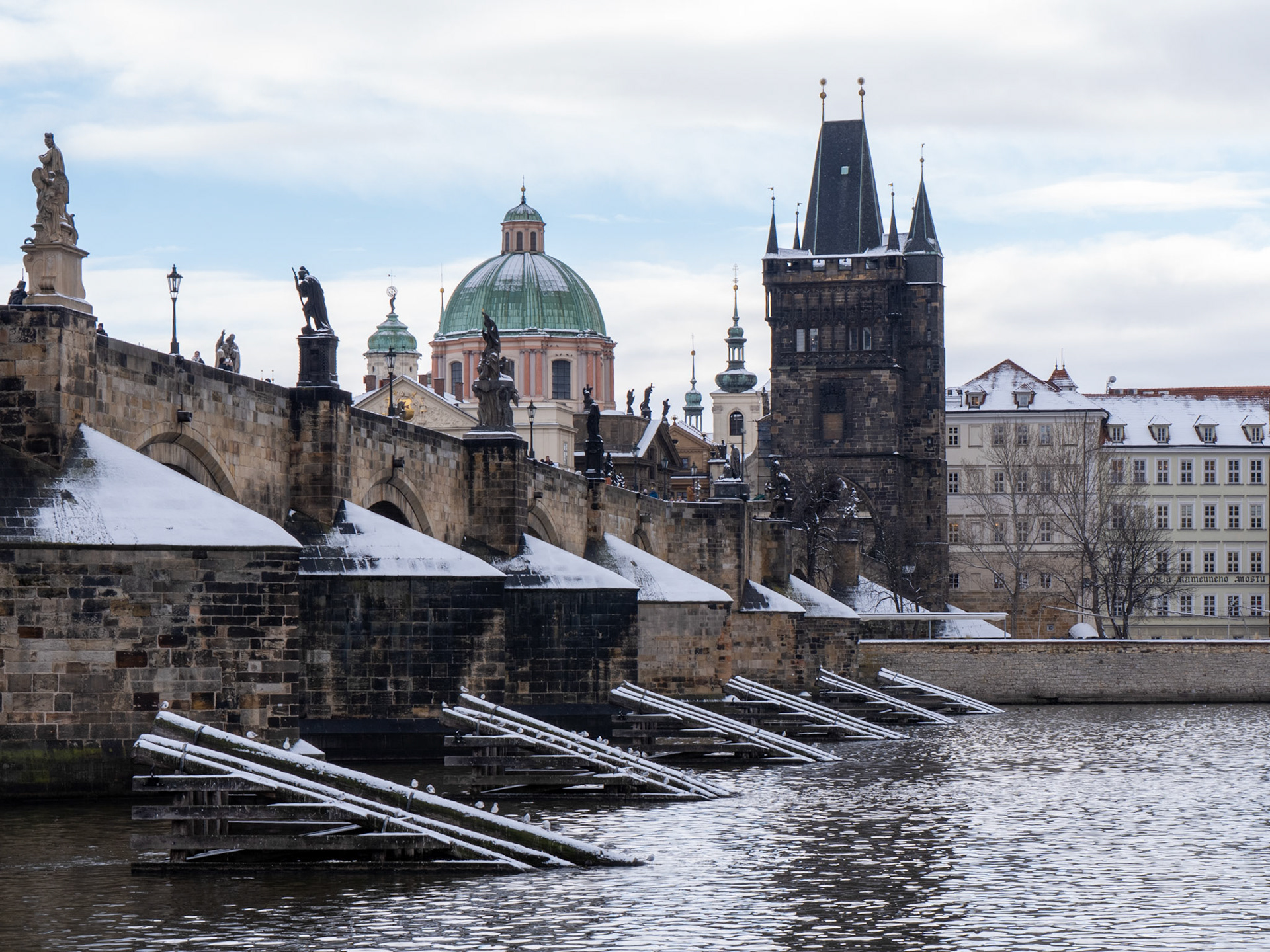 Le pont Charles depuis l’île de Kampa