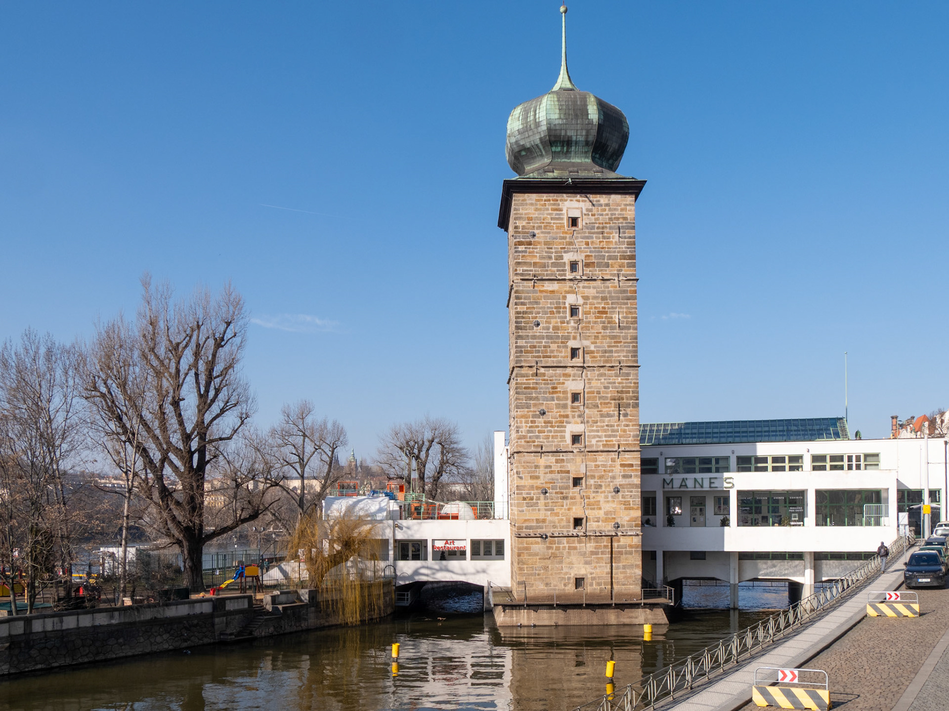 Ancien château d’eau et pavillon Mânes