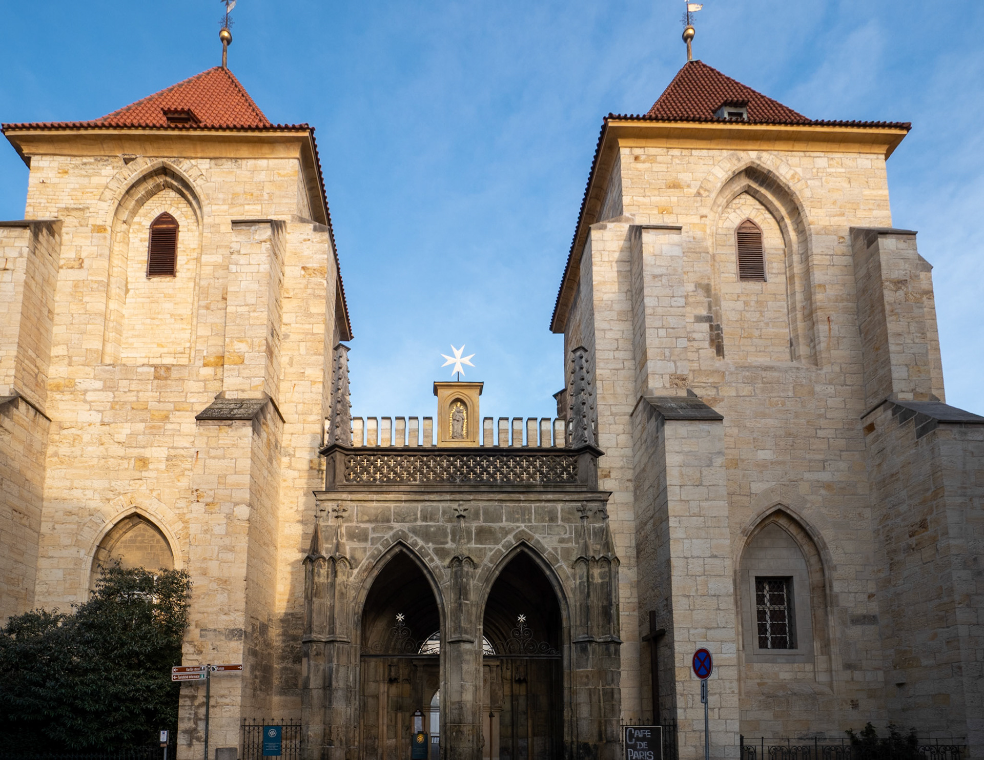 Notre Dame sous la chaîne