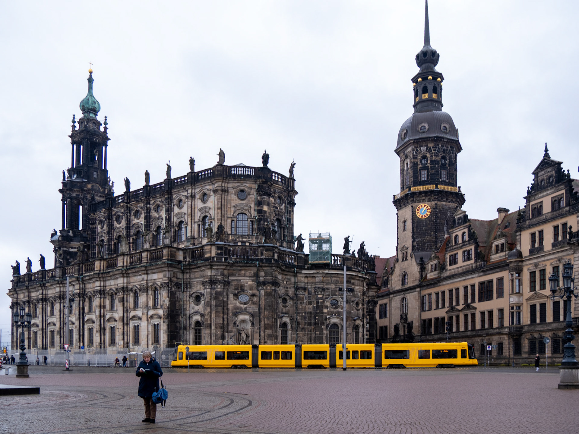 La cathédrale et le château de la résidence