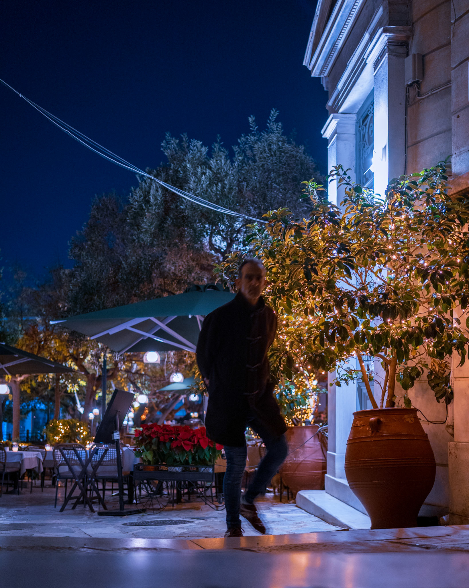 When I walk the streets of #Plaka, I'm always searching for that perfect moment where people meet the lights ✨. Like most #citiesofEurope, the way the Blue Hour 🌃 colors the cityscape, is enough to keep me out and about, night after night! This is what I love about #nightphotography! Every corner hides a story, if you're patient enough to witness it. The #SonyA7iii combined with a 35mm prime lens, always gives me the depth and visual aspect I'm looking for, and is by far, my go-to combination! What's your favorite hidden spot in #Athens? Drop it in the comments 👇