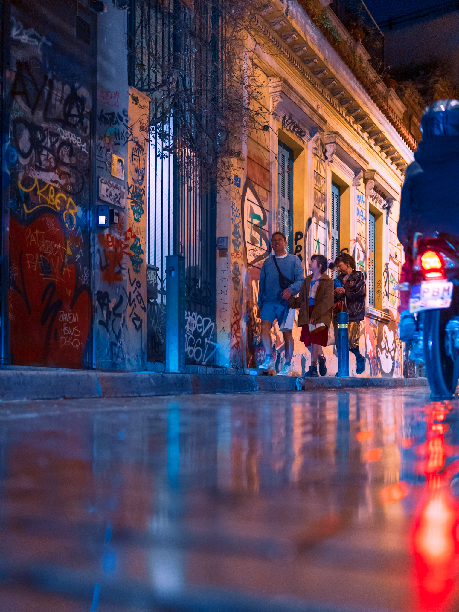 The otherworldly glow of #urbanreflections ✨When the lights dance on #wetstreets, and you're there to capture them, you know your late-night stroll was really worth it 🌃I was lucky enough to be present, while this alley in #Psirri was cleaned up, and with patience, I managed to capture both the motorcycle's backlight, and the people passing by 😊Edited on @Lightroom, with my #custompresets, I managed to bring out, effectively, that combination of warm colors (representing the human presence), with the cold tones of night, while retaining the details on the street!By using a 1/125 shutter speed, a f/2.0 aperture, and a 6400 ISO, my @SonyAlpha 7iii, kept making me proud of its potentials, that help me enjoy my nightstreetphotography even more 📸