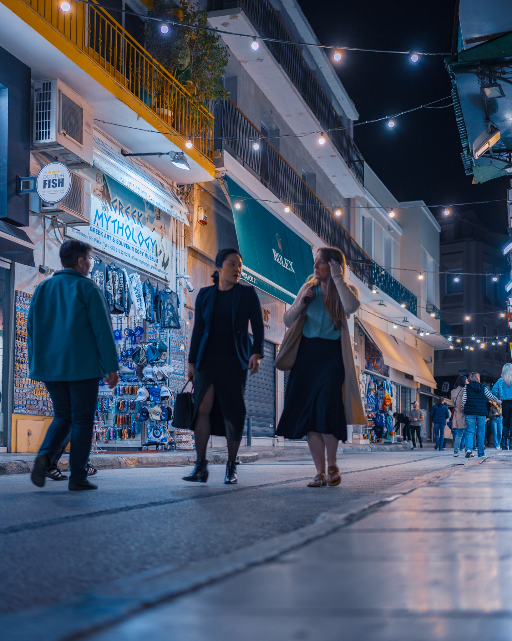 People strolling in Plaka!