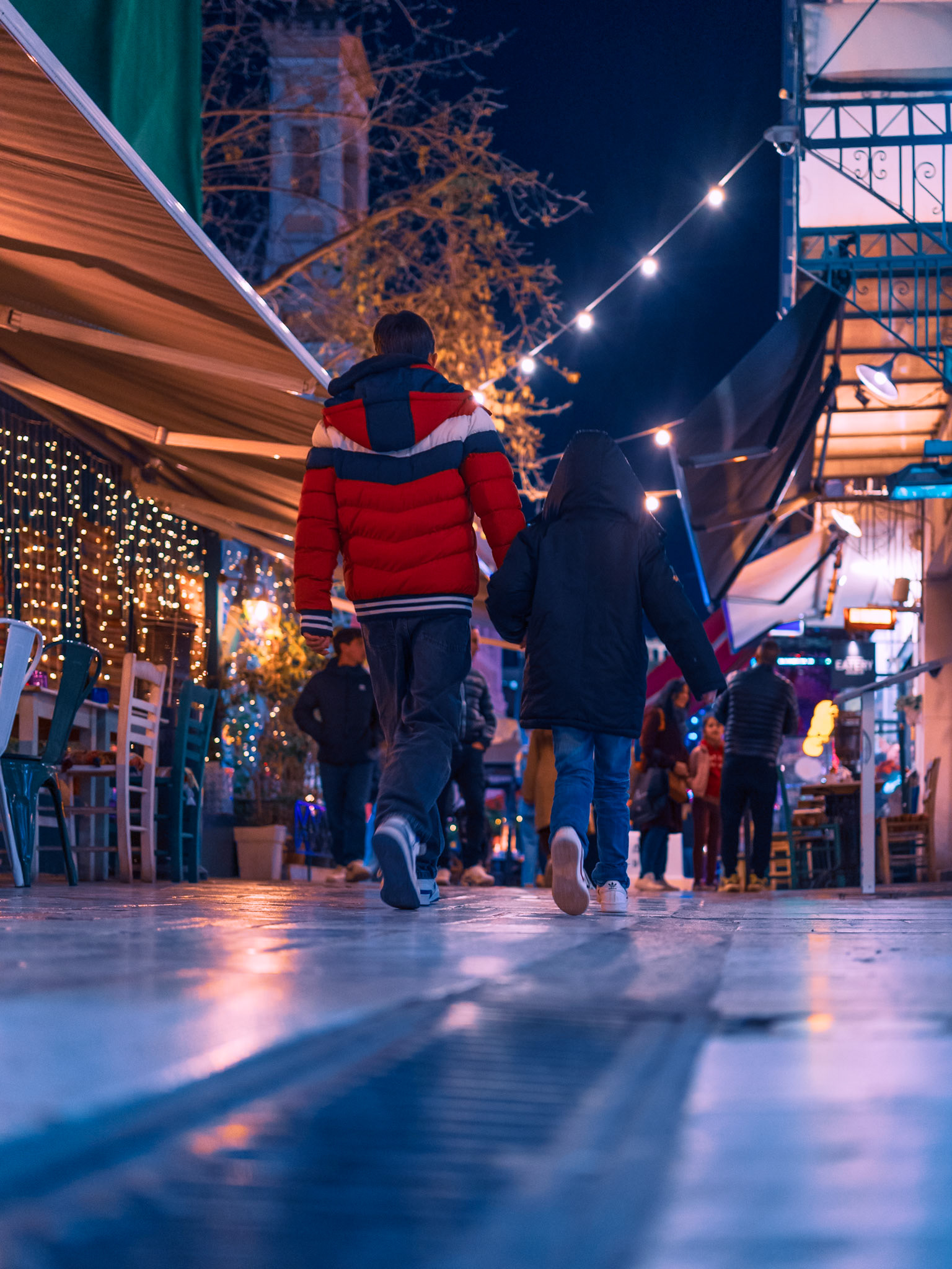 People give #streets life ♥️Scattered across #Athens, among the city's blues, one may find specks of #redhues, giving a touch of joy to your eyes 🥰The thing about #nightstreetphotography is that, at this time, the urban vibes are so much stronger, as you come across those heading for a drink 🍷, a dinner 🍽️, or just a meetup. It's so challenging to stay focused, and alert for your next interesting frame, but it's a challenge I'll take any day 🤘(The shots were taken with a #35mm f/1.8 on my @SonyAlpha 7iii 📸)Let me know your thoughts 👇