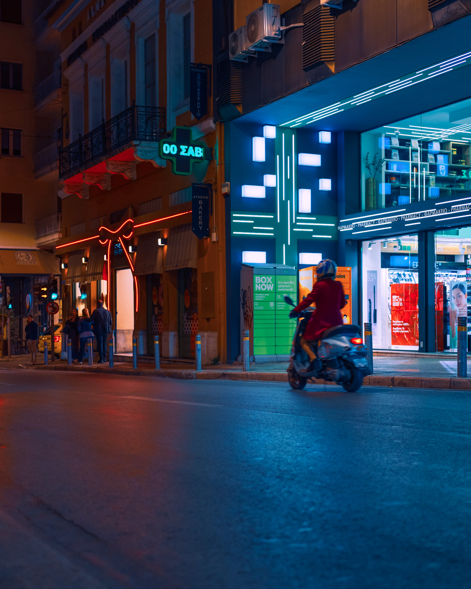 People and lights at the streets, close to Kolonaki!