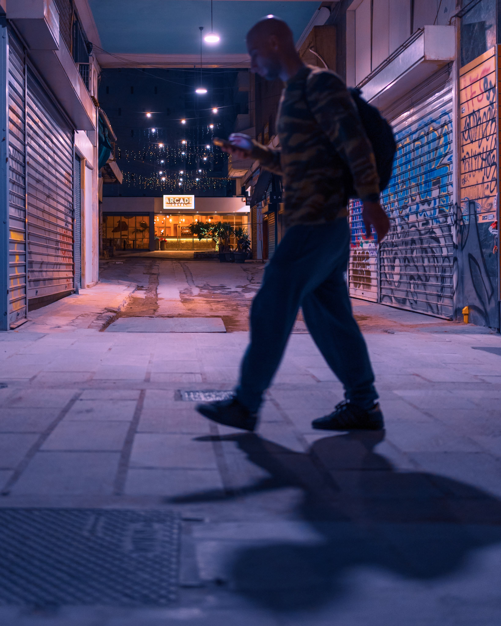 People cast their #shadows on the streets 💎 Those bathed in #citylights, have their chance to leave something dark behind them! Walking across #Athens, capturing the locals and visitors, I often come across such flattering #silhouettes, that create their own canvas! Stories their body language (and my #nightstreetphotography) sometimes reveals!