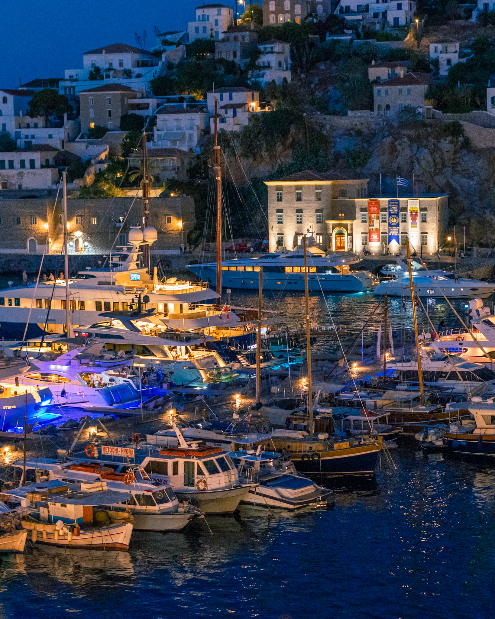 #hydraisland #greeceis #hydrabynight #gf_greece #saronikos #feelgreece #islandnights #exquisite_greece #sailingyachts #greekisland #expression_greece #greeceislands #bestplaces_greece