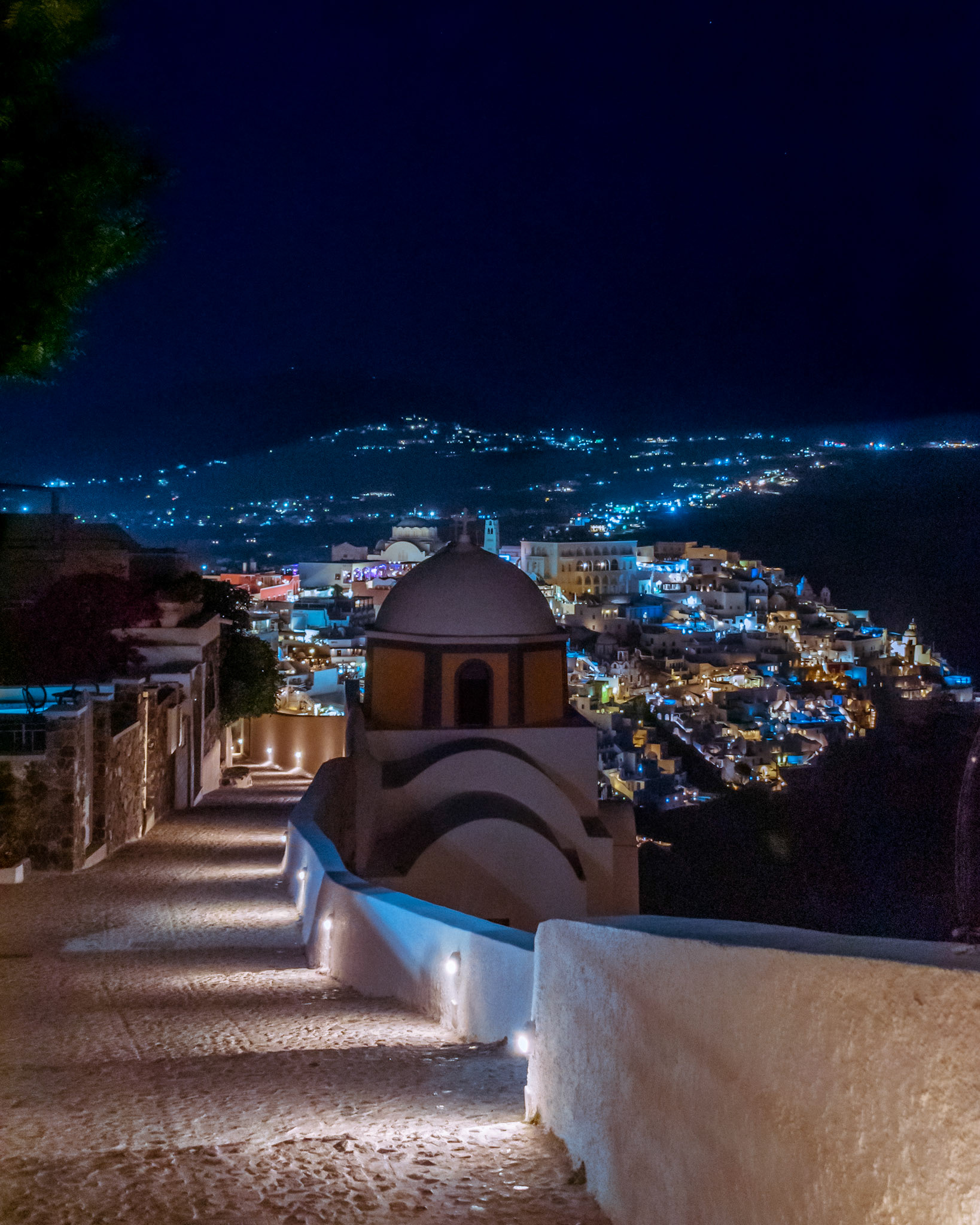 #santorini #divineingreece #travel_drops #discover_greece_ #expression_greece #airbnb_greece #exquisite_greece #visitgreeceguide #cycladesislands #visitmagicalgreece #cyclades #lovemagicalgreece #villagesmypassion #colors_ofgreece #igphotographia #discovergoodtimes