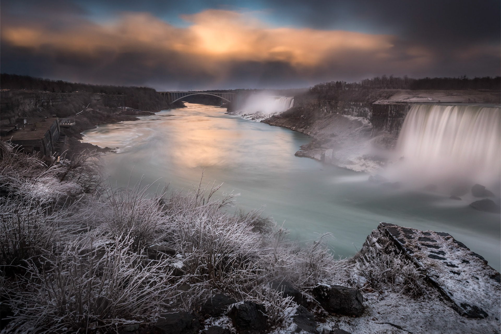 After the falls - Niagara Falls, Canada, March 2017