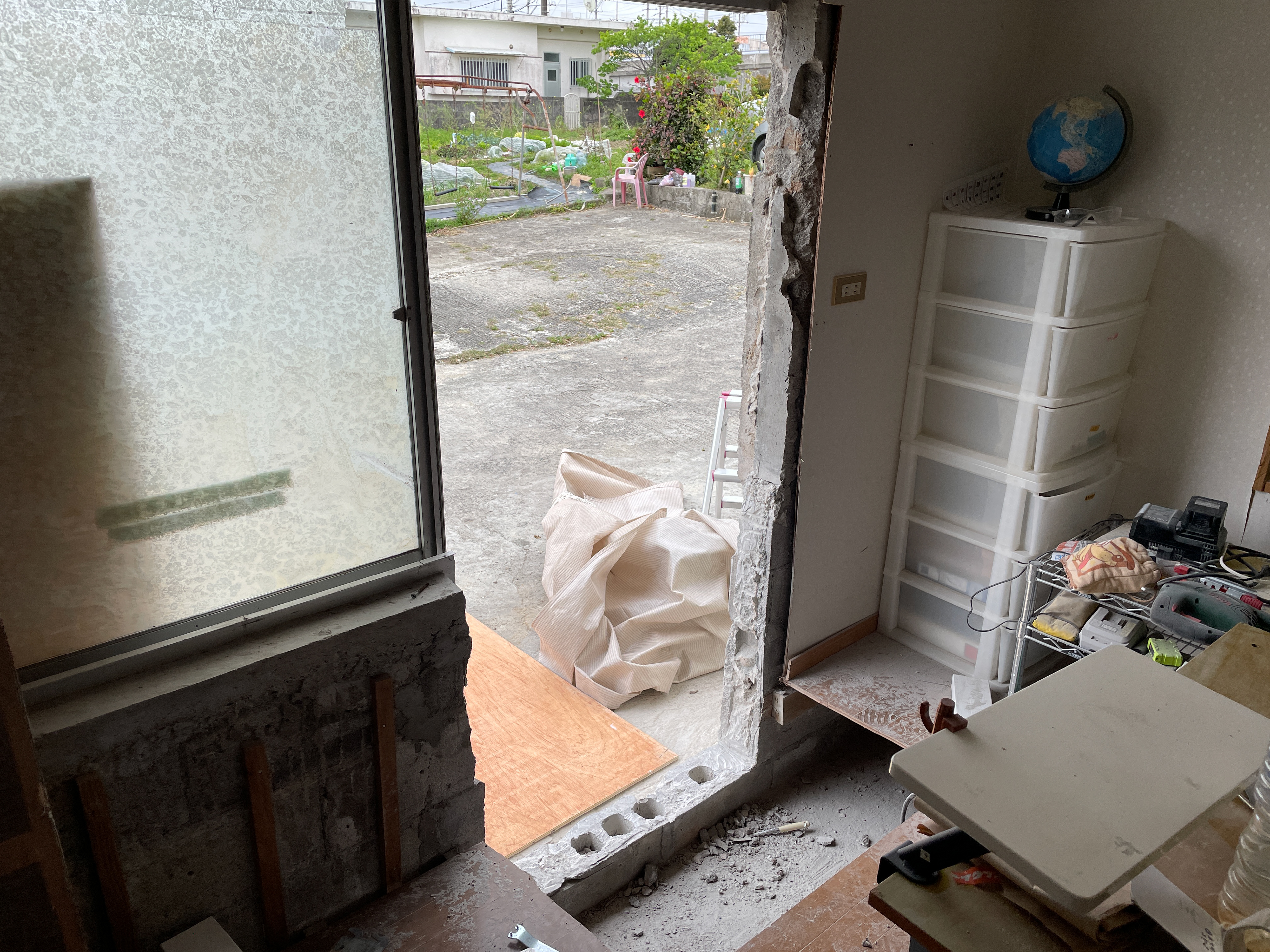 壁はつり　室内