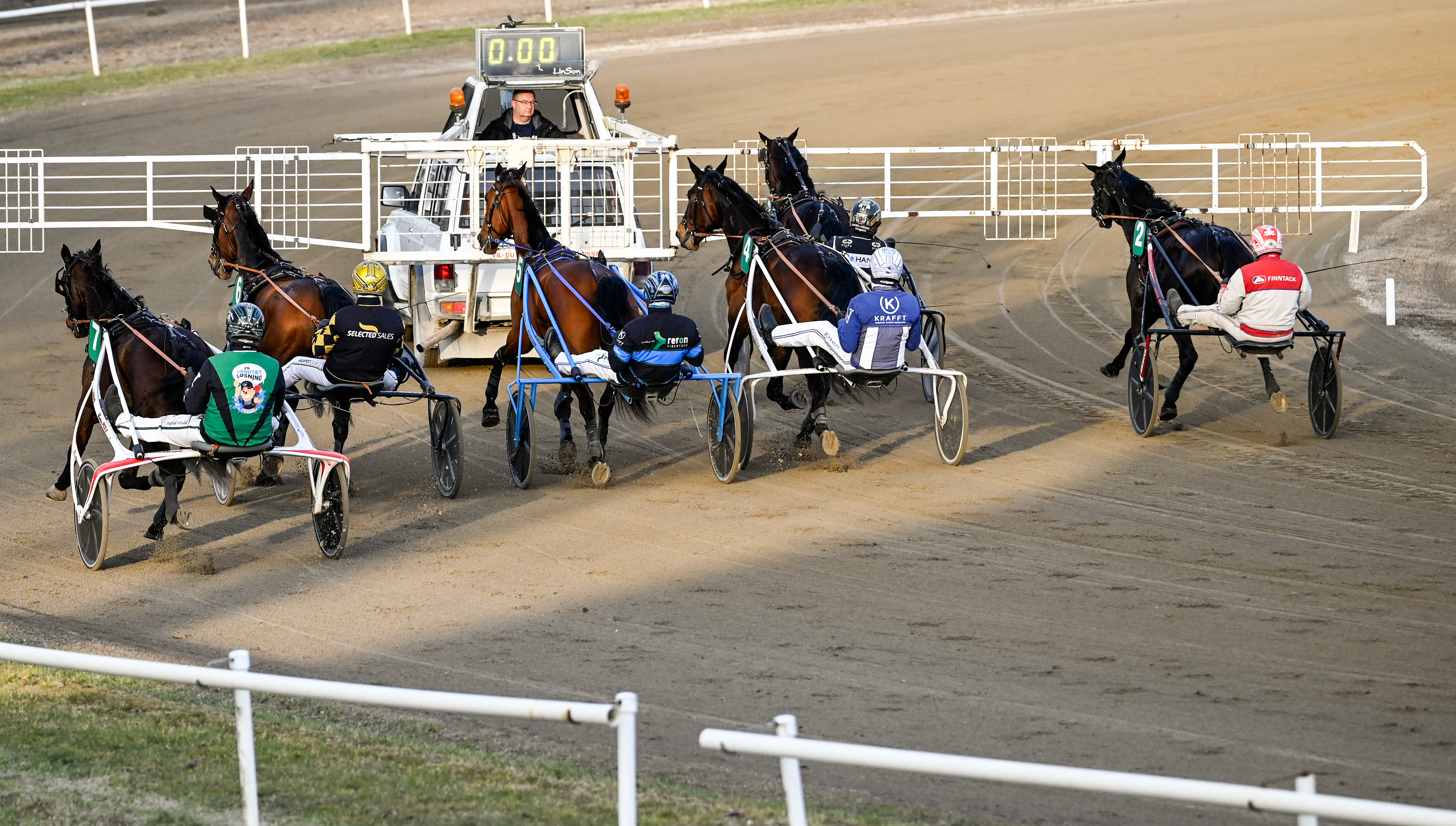 Sulky ryttere bag startbilen