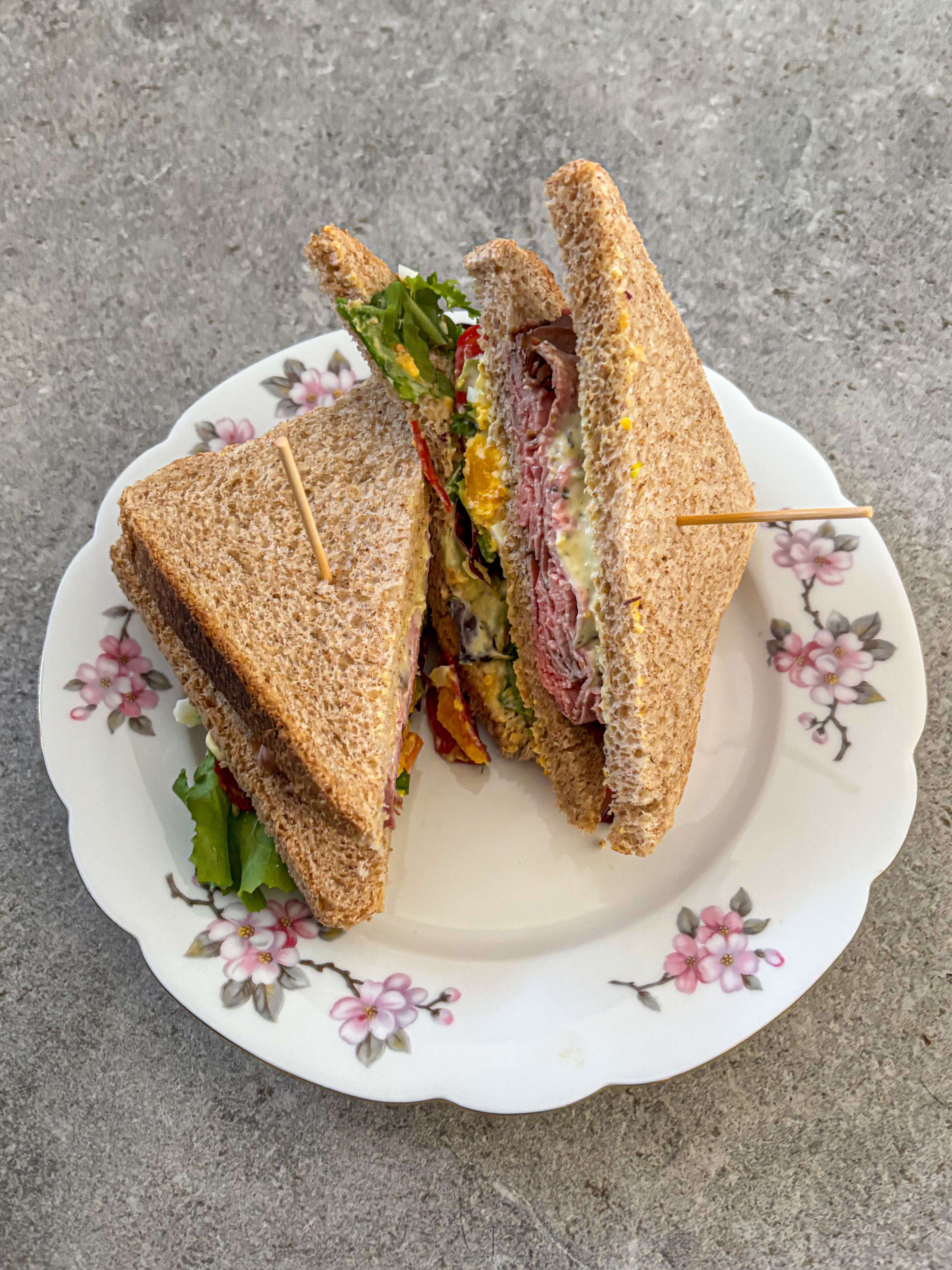 CLUB SANDWICH CON GIRELLO DI MANZO AFFUMICATO