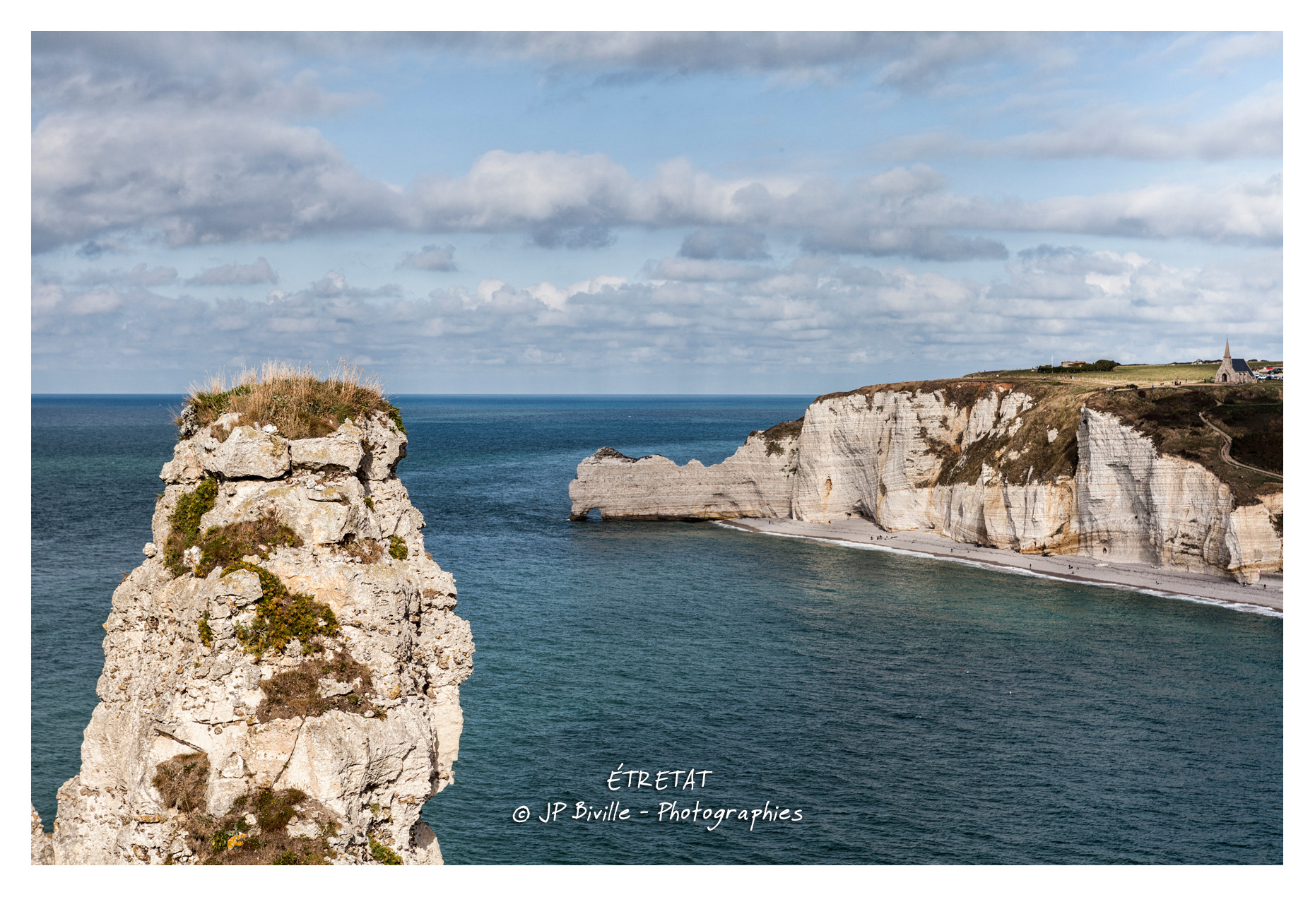 La falaise d'Amont vue depuis la falaise d'Aval