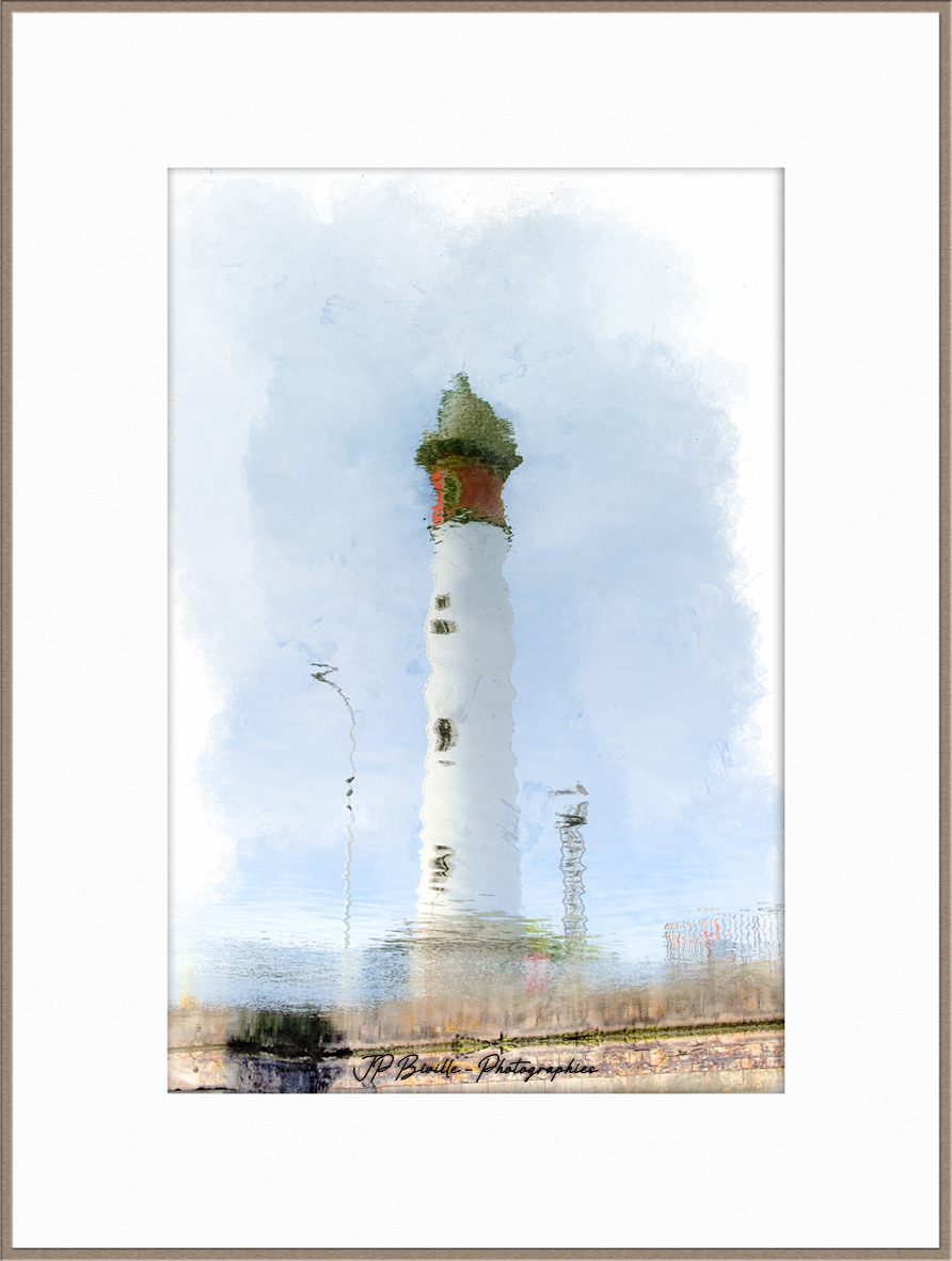 Reflet sur le phare - Ouistreham, Calvados