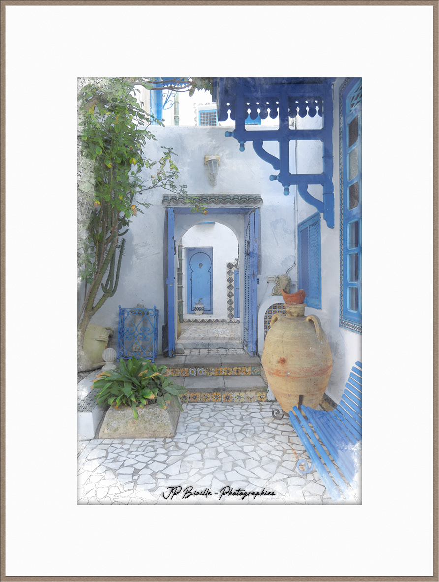 Dans la cour #2 - Sidi Bou Saïd, Tunisie