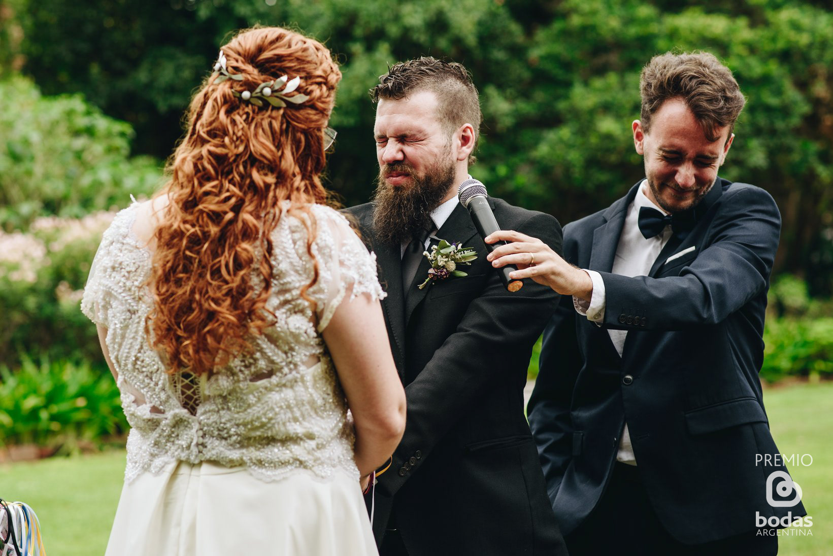 Novio emocionado llorando durante la ceremonia de casamiento — fotografía documental de bodas por Anto Ventimiglia, Buenos Aires