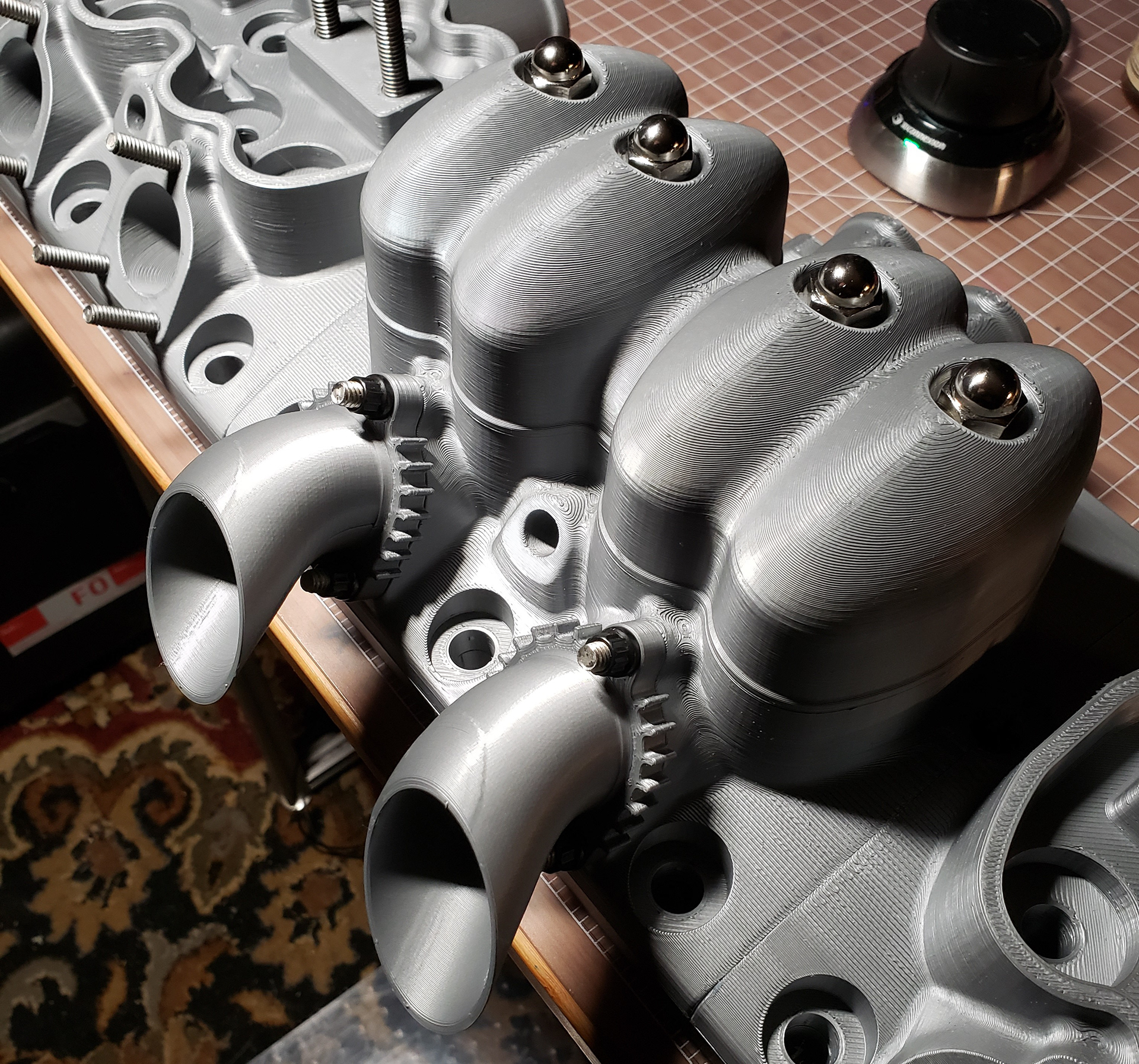 Valve cover and exhaust detail