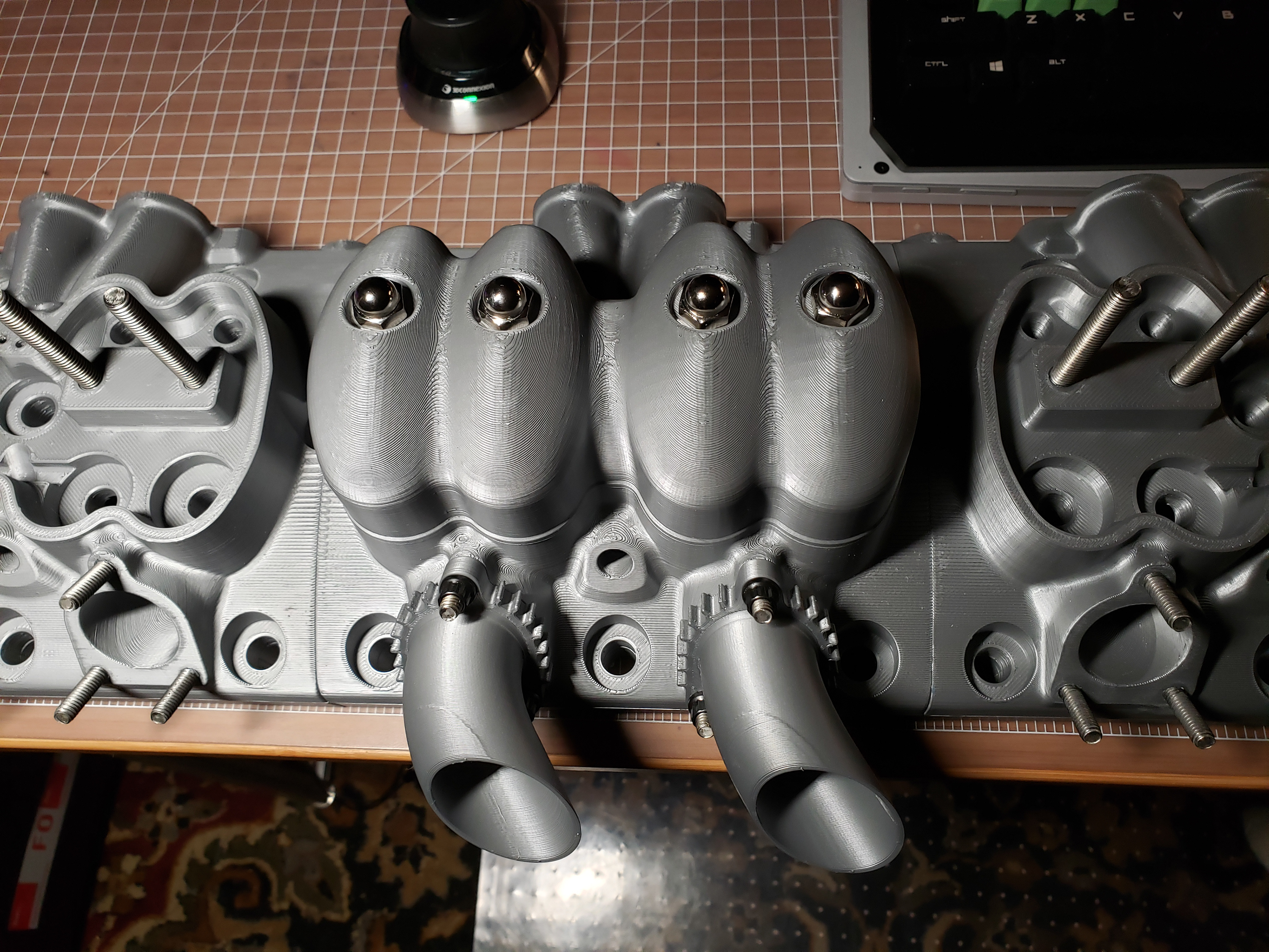 Valve cover and exhaust detail