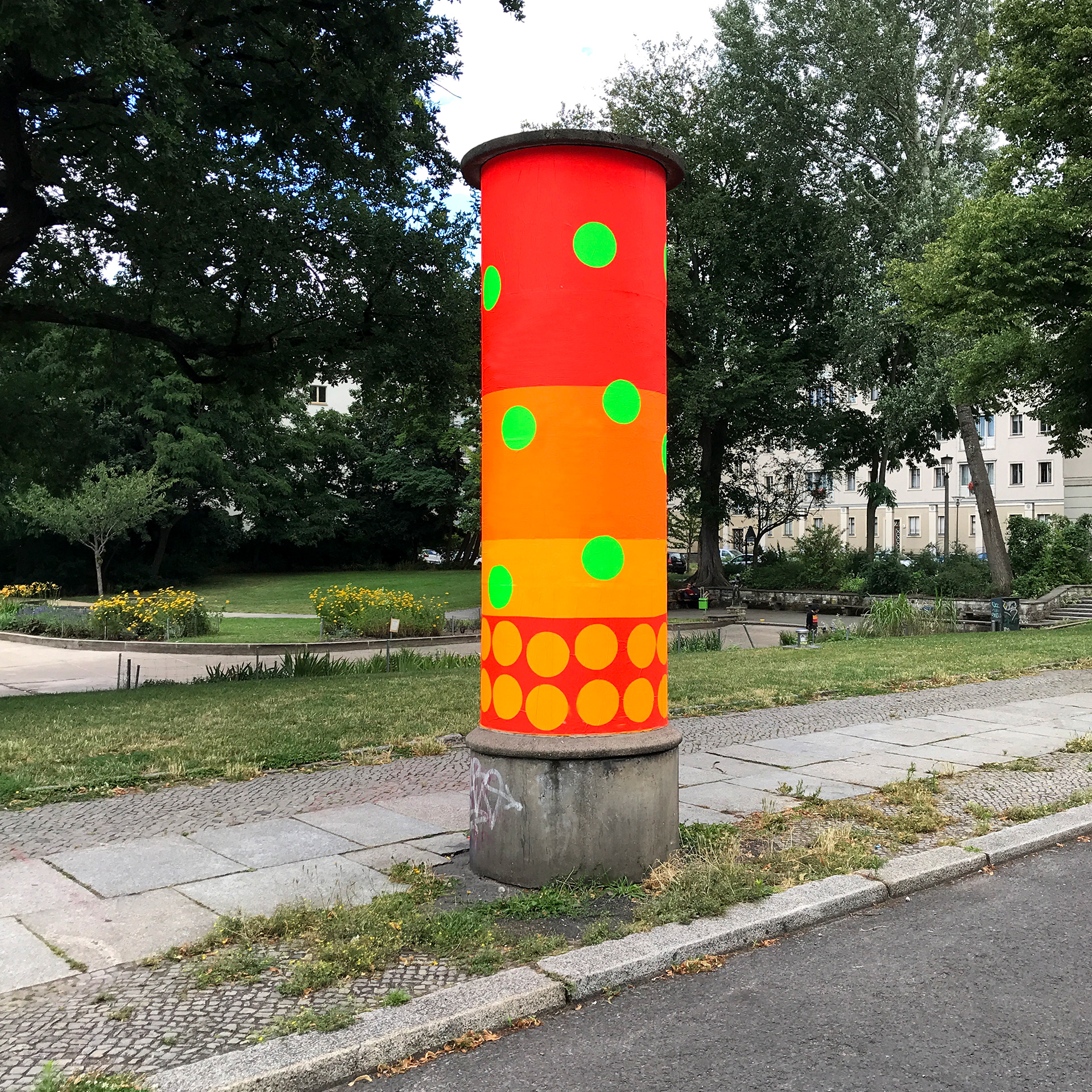 Tourist Trap 5 (Friedrichshain), 2020, collage on Litfaßsäule, Project Litfassgoesurbanart.de, Berlin