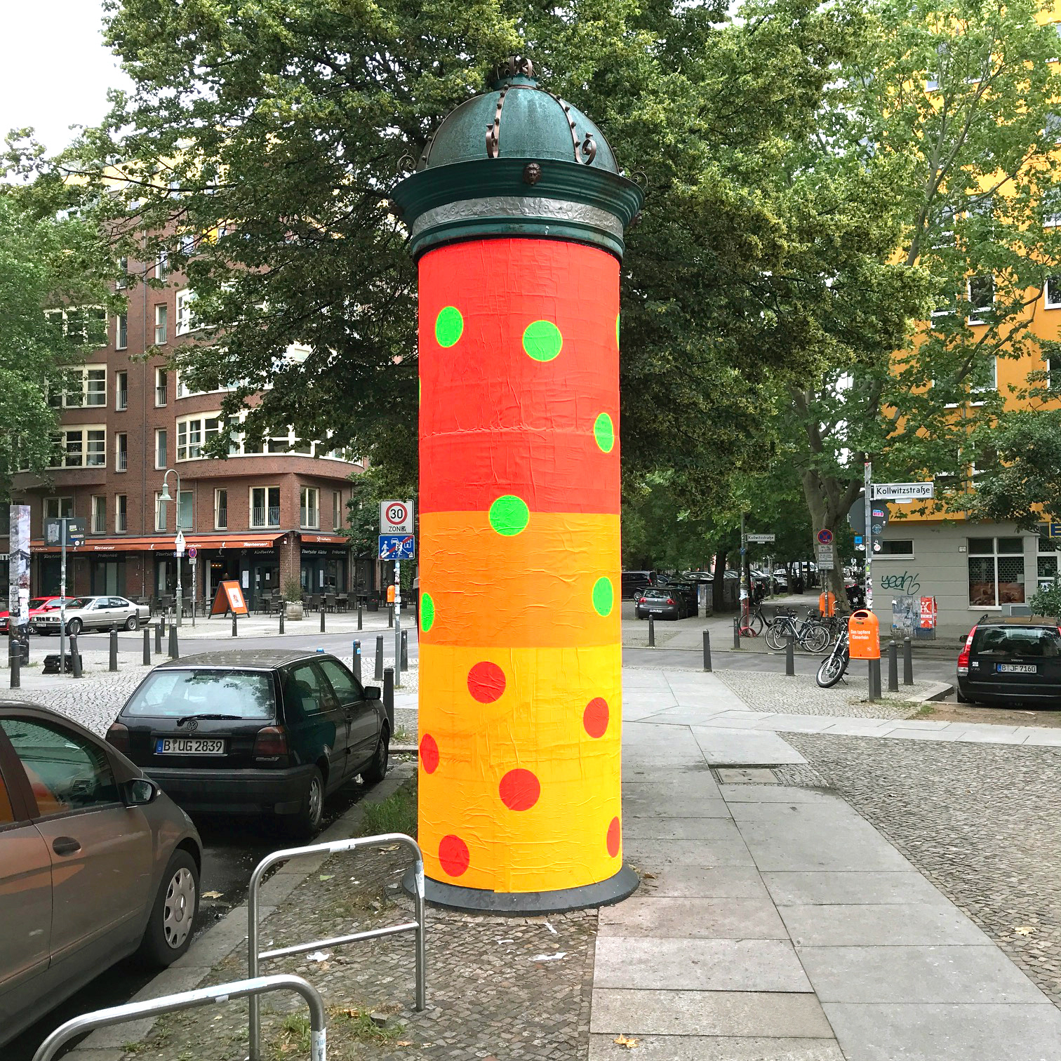 Tourist Trap 3 (Prenzlauerberg), 2020, collage on Litfaßsäule, Project Litfassgoesurbanart.de, Berlin