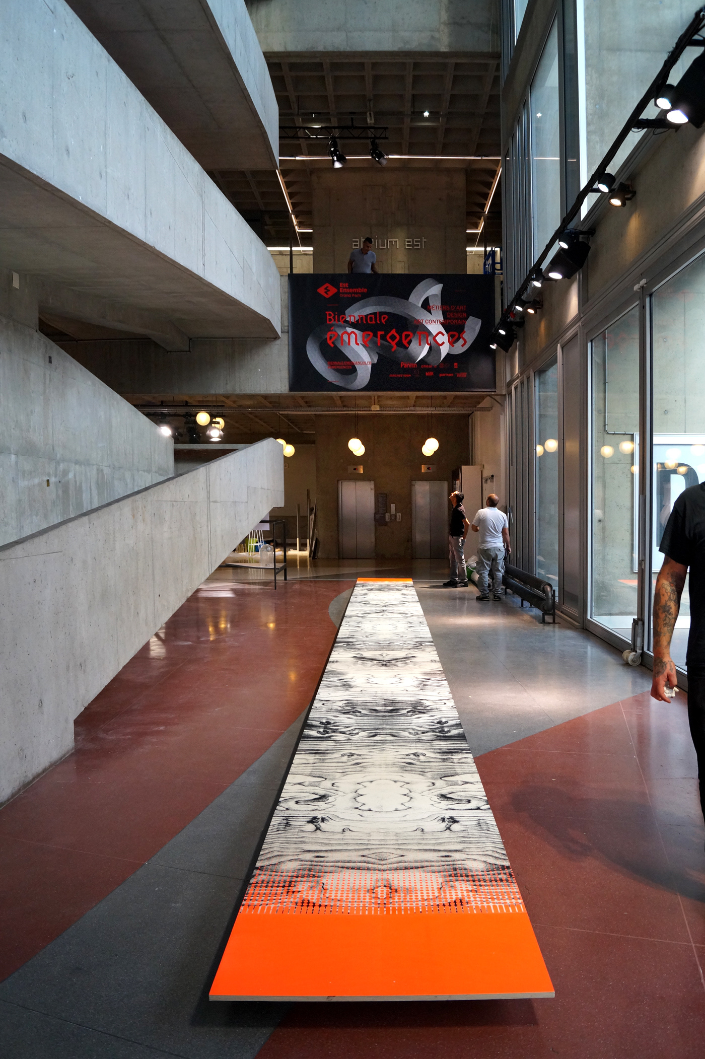 FFF F FFBF EEE E EEFE, 1500 x 100 x 1,8 cm, screen-print on wood, Biennale Emergences, Centre Nationale de la Danse, 2018