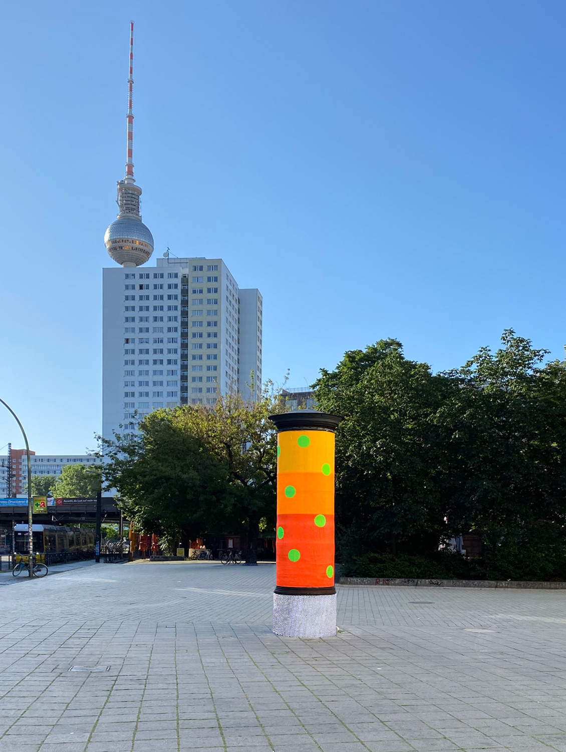 Tourist Trap 1 (Hackescher Markt), 2020, collage on Litfaßsäule, Project Litfassgoesurbanart.de, Berlin