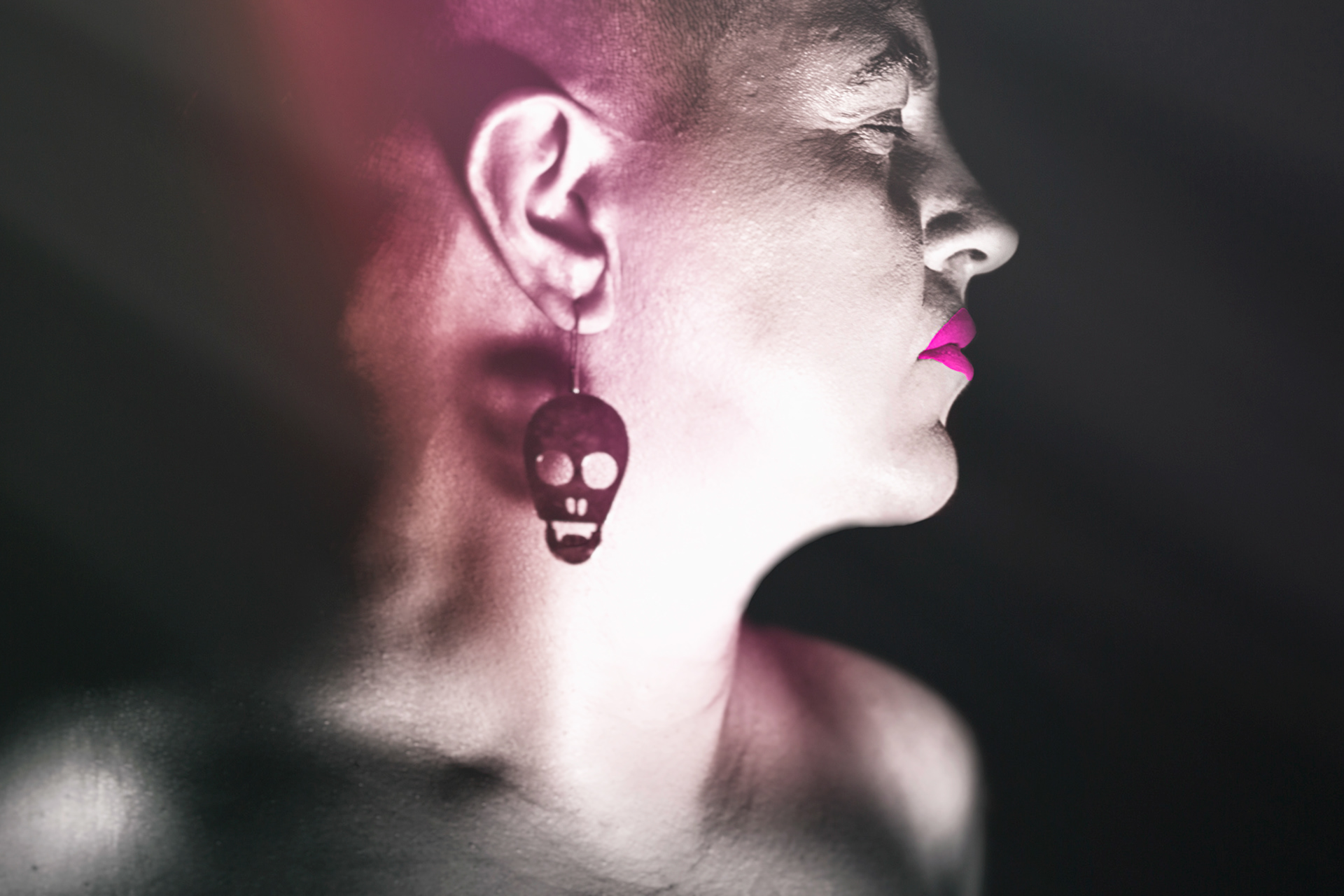 Designer, visual artist, columnist for "eleWator". Author of poetry collections: Czekając na Malinę (Waiting for Malina, 2012), Liczby Nieparzyste (Odd Numbers, 2014), Mullaghmore (2016), Pierwsze wspomnienie wielkiego głodu (The first memory of the great famine 2017). Podróżowanie w przestrzeni (Travelling in space 2021).