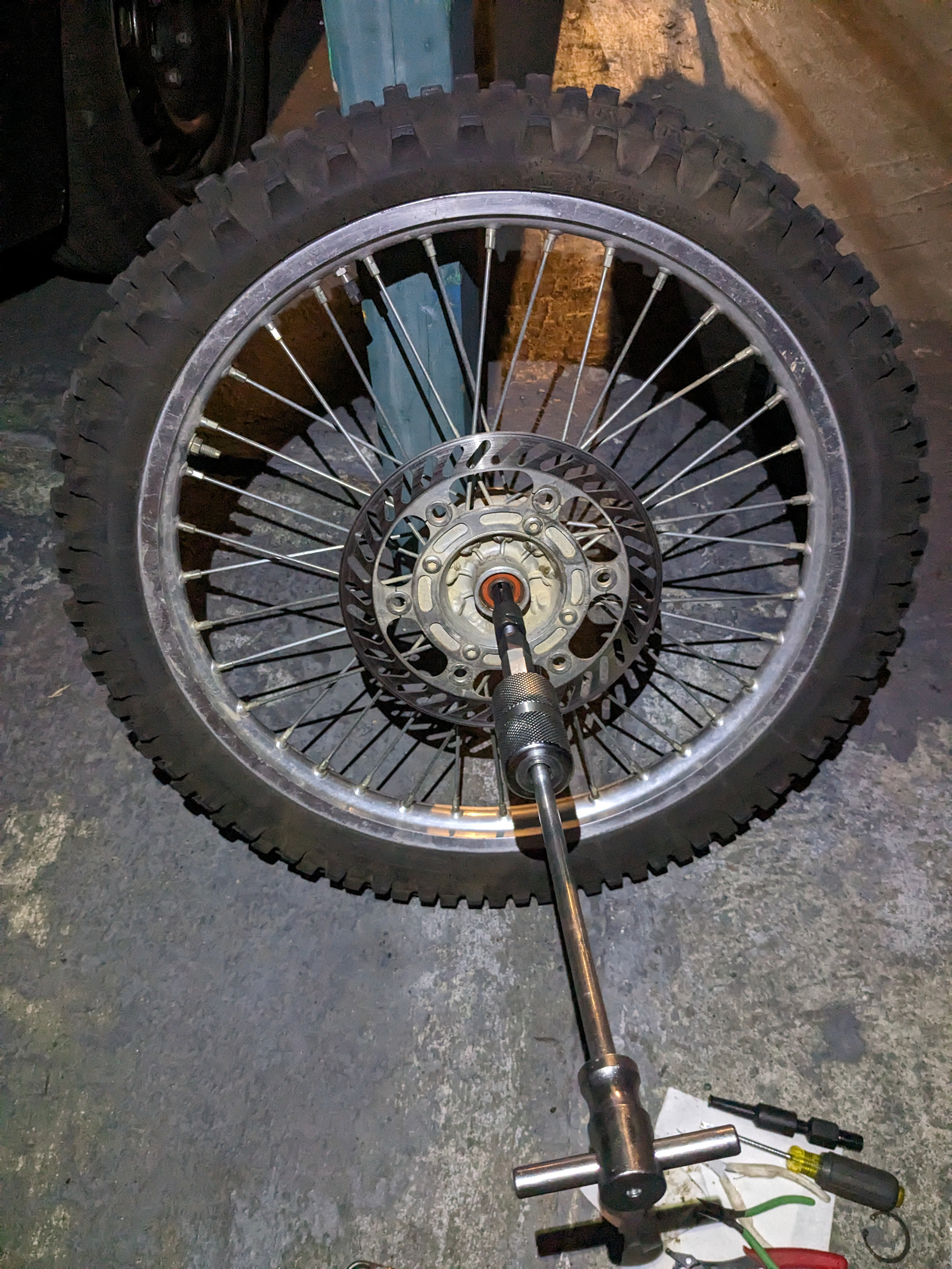 Pulling wheel bearing.