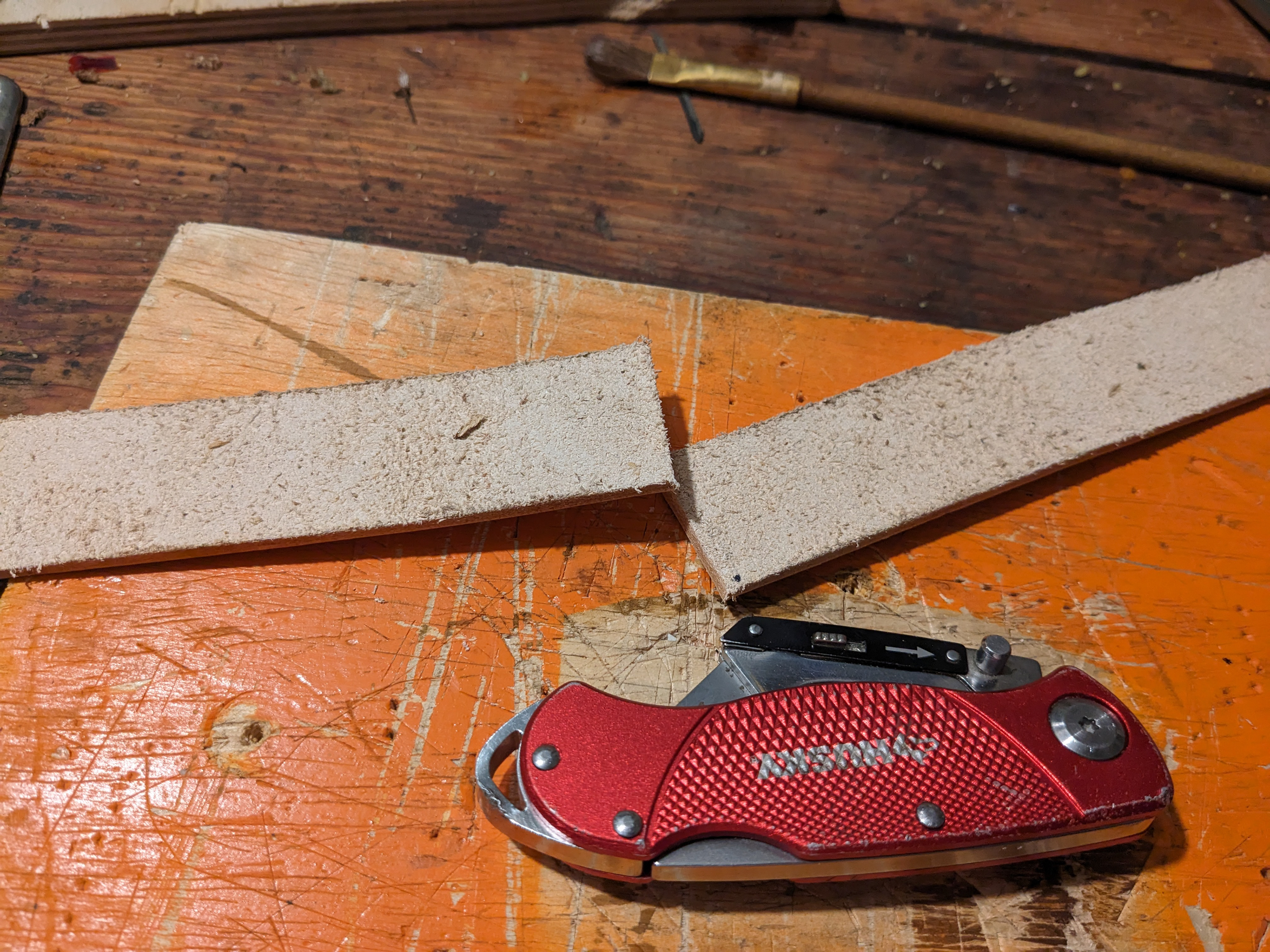 Cutting the belt to length.