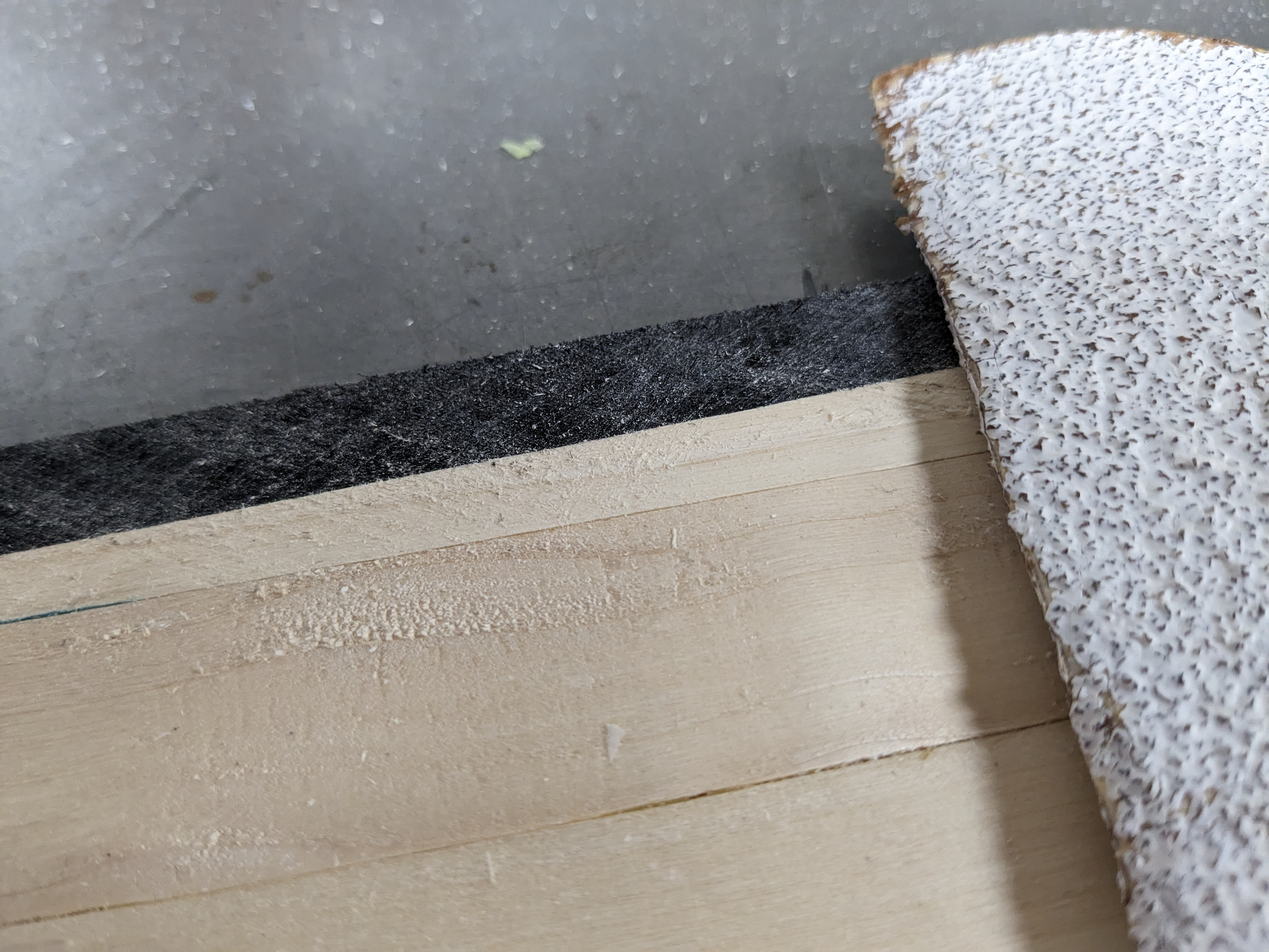 Roughening the sidewall.