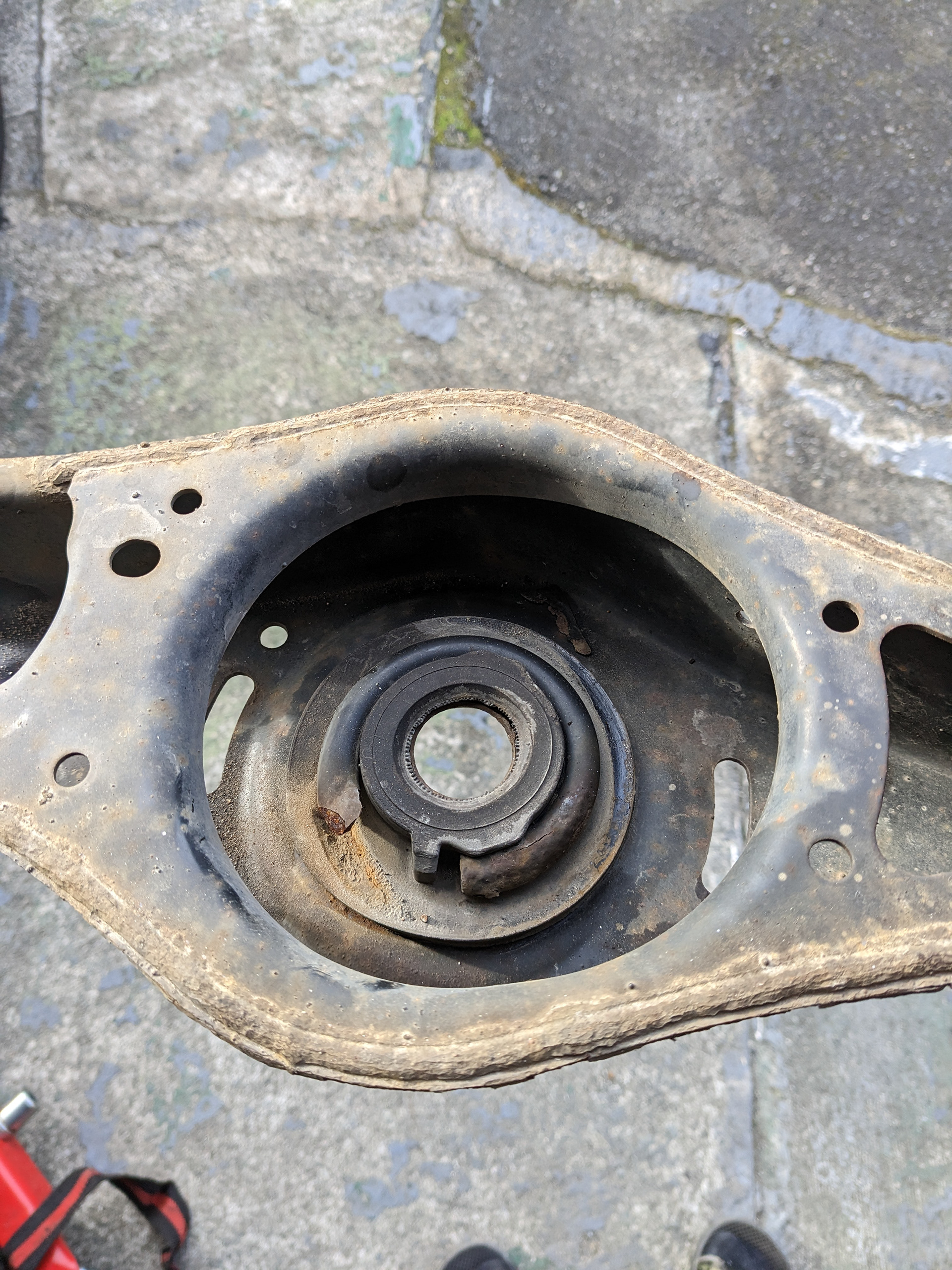 What's that? How nice a broken spring! Looks like I'm getting coilovers!