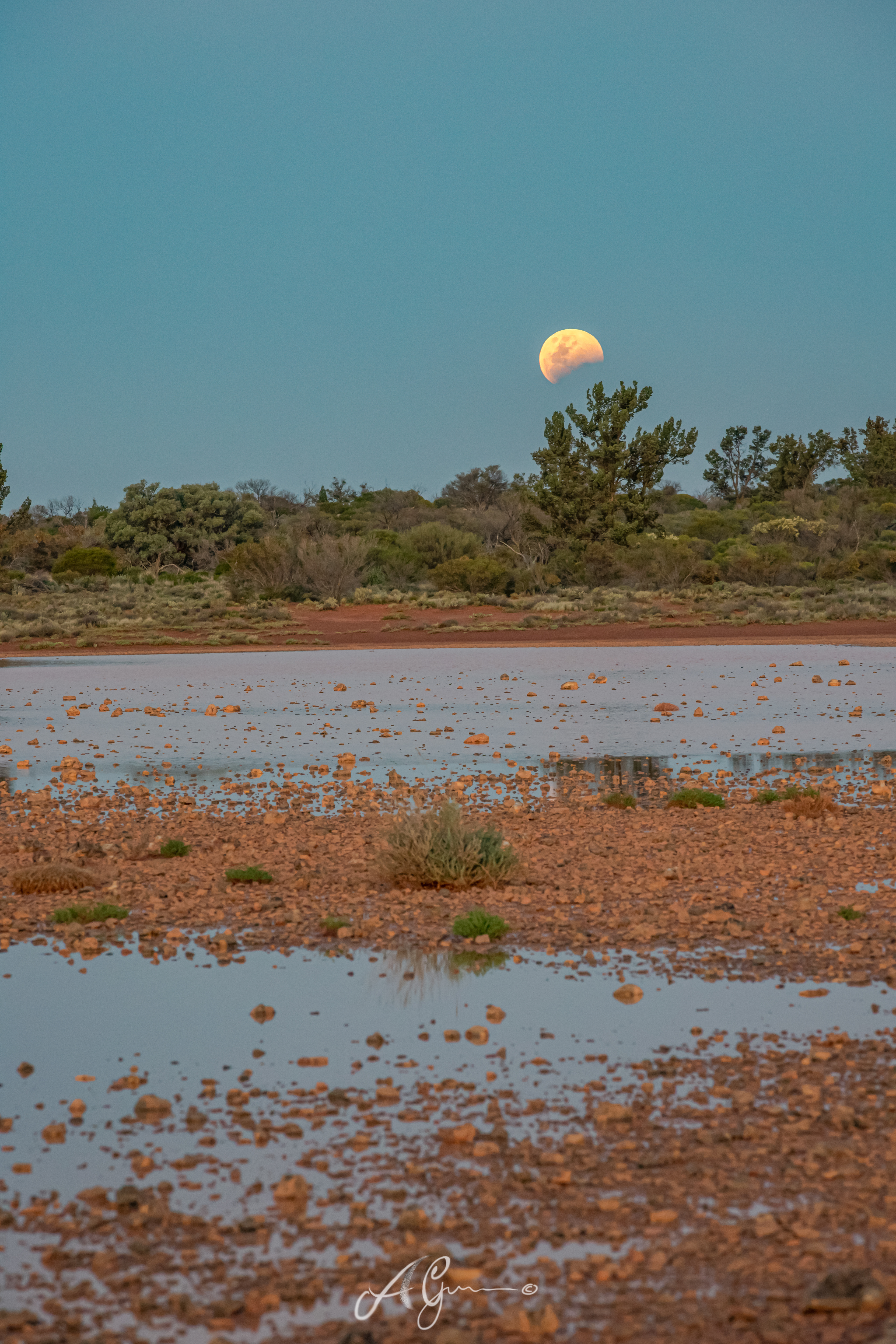 Lunar Eclipse Rise 2