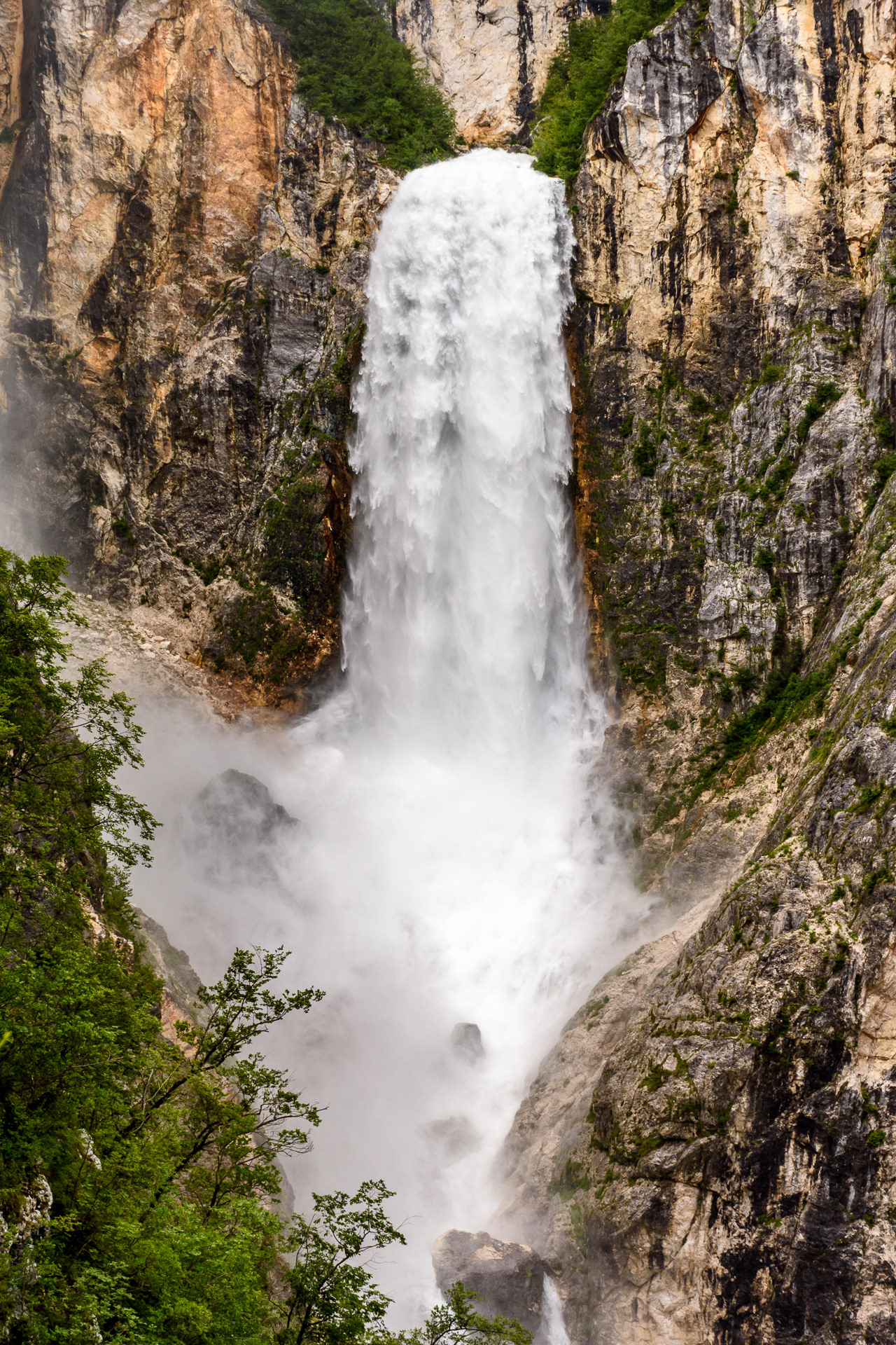 Mogočni slap Boka, Bovec