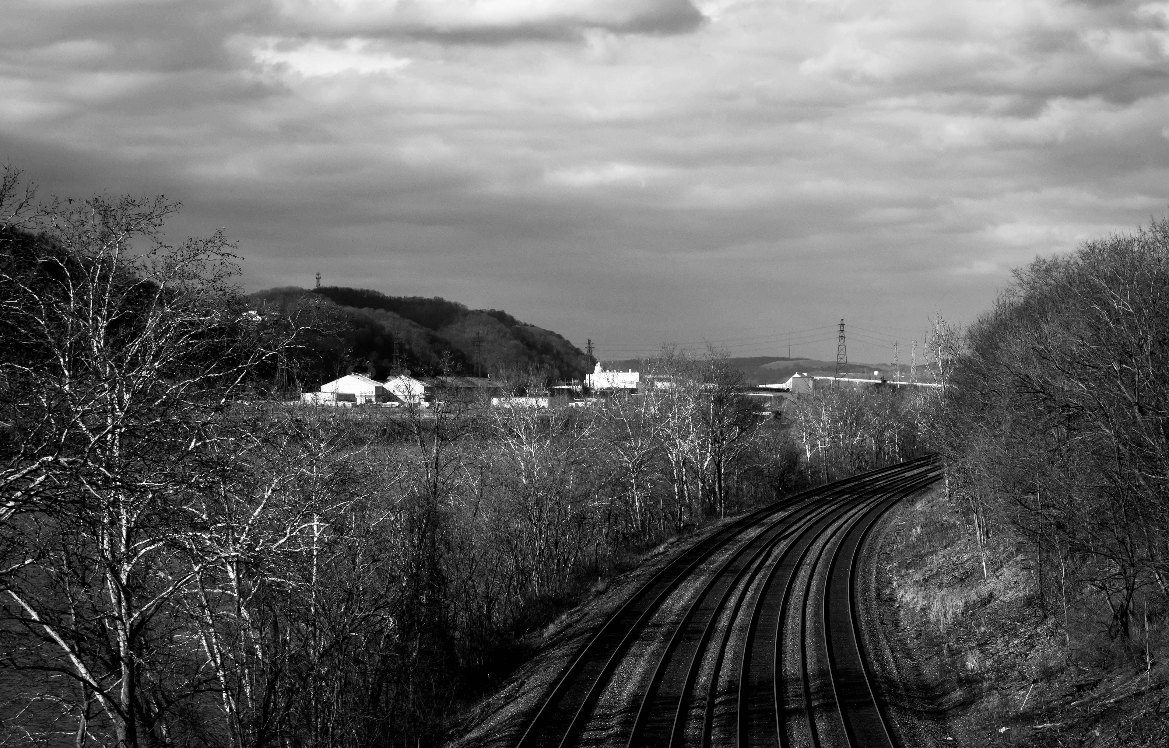 Railroad tracks from Ambridge looking onto the Ohio River
