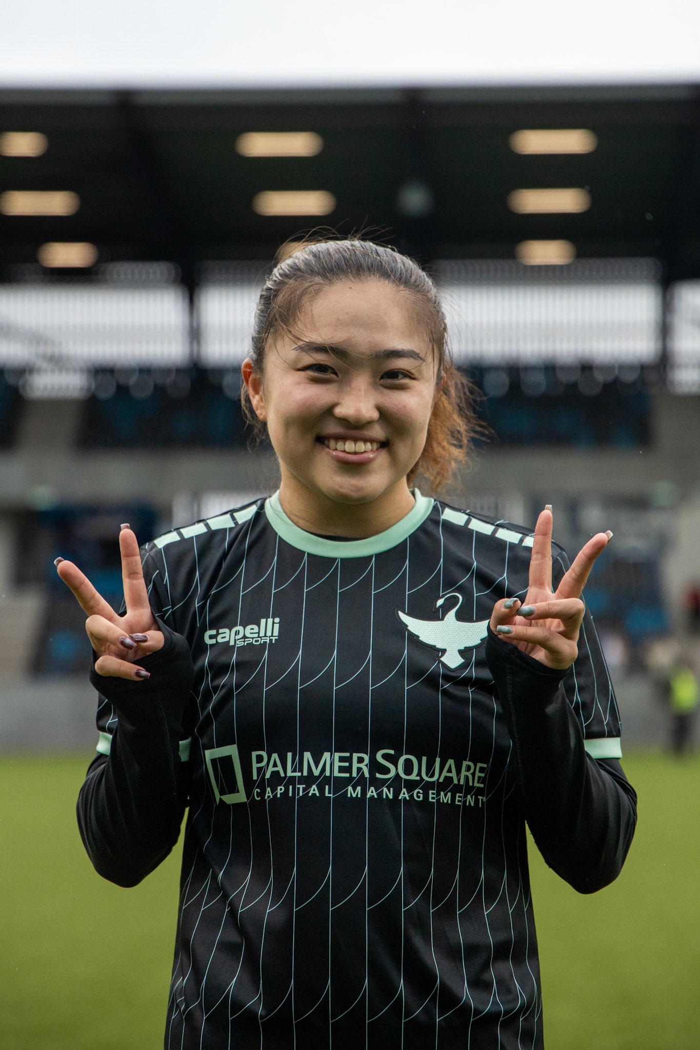 Debut for Aemu Oyama on her birthday with an assist