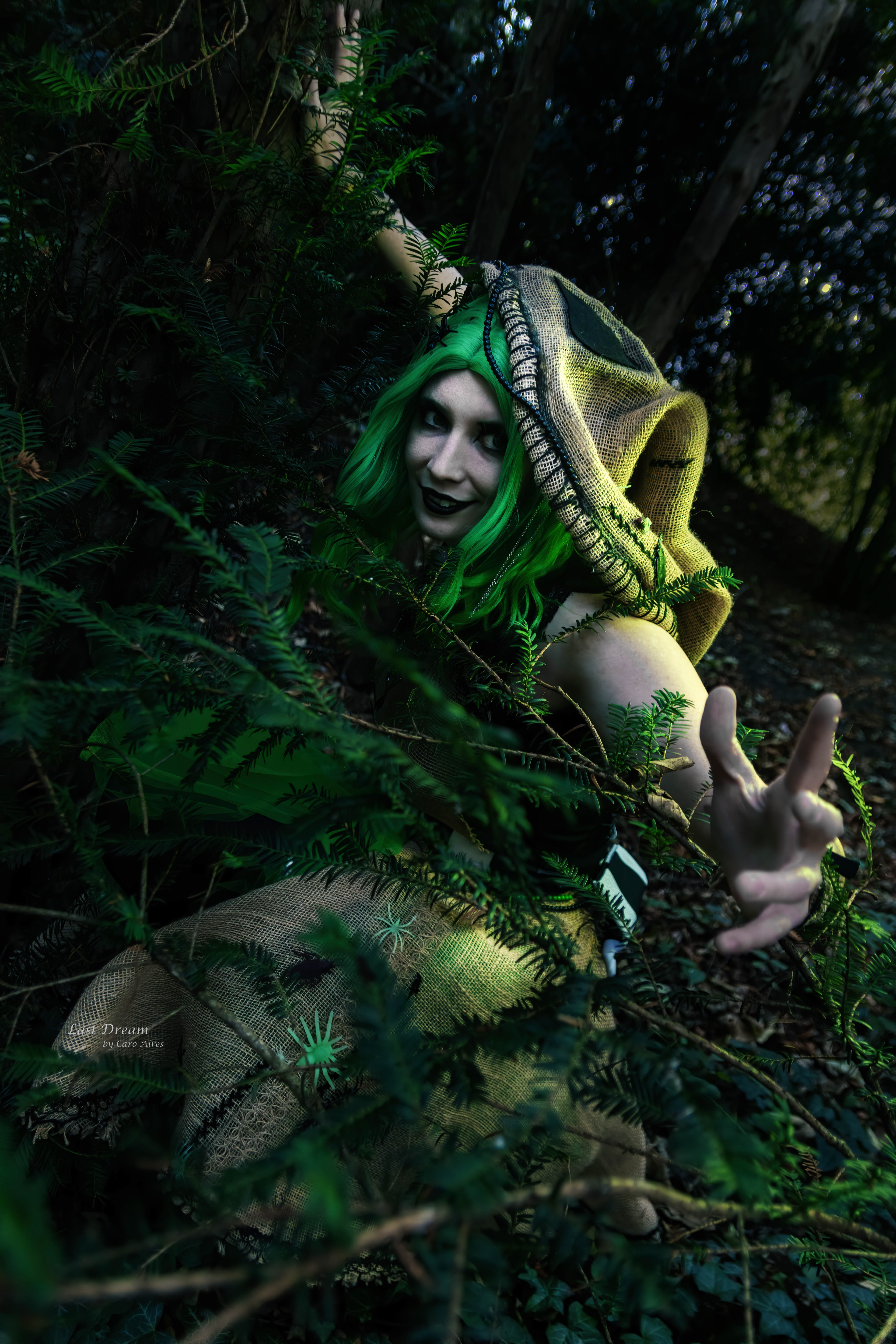 Cosplayer: @alge_sama_cosplay