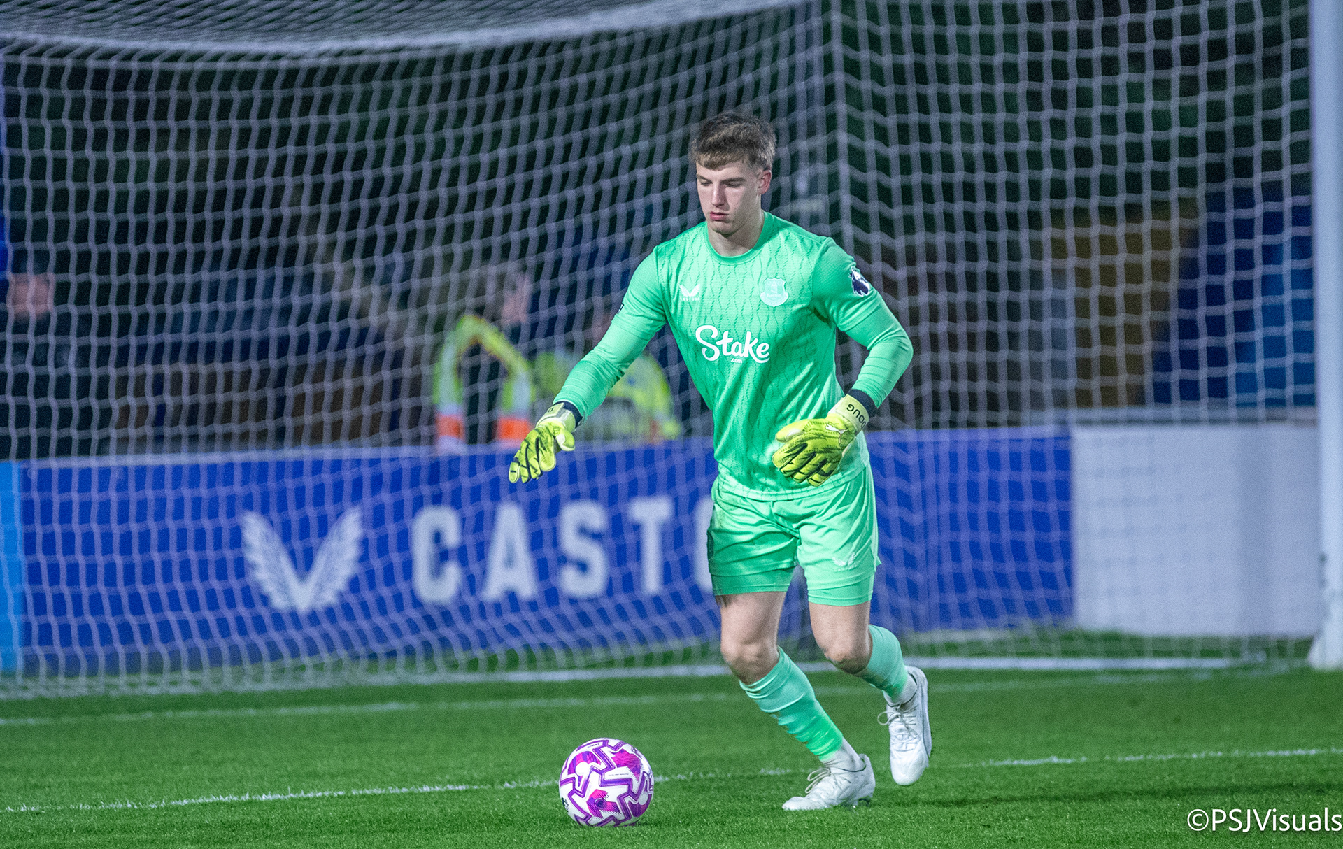 Duglass lukjanciks in motion of resuming game for Everton U21 vs Sunderland U21 by kicking the ball to teammate 