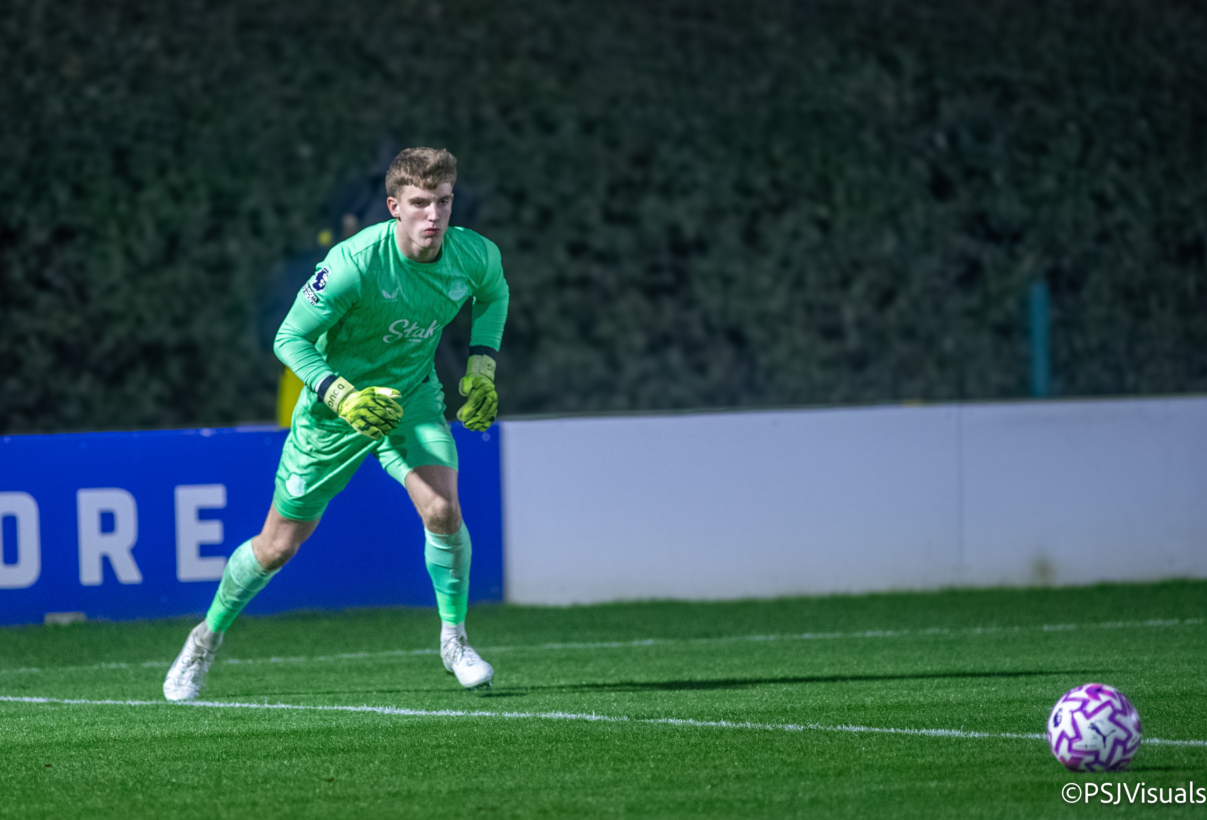 Duglass lukjanciks in motion of resuming game for Everton U21 vs Sunderland U21 by kicking the ball to teammate 