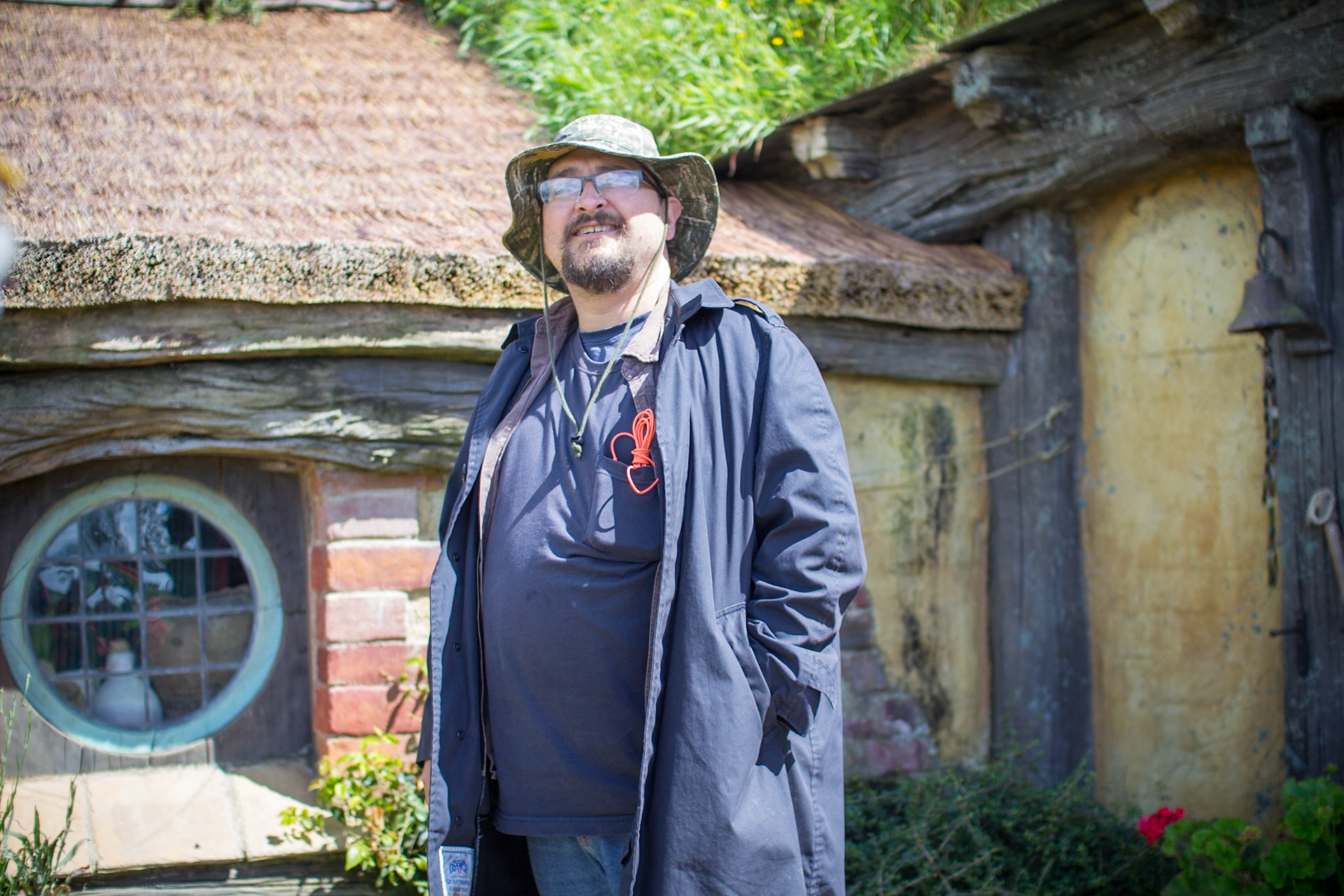 T in front of a hobbit hole