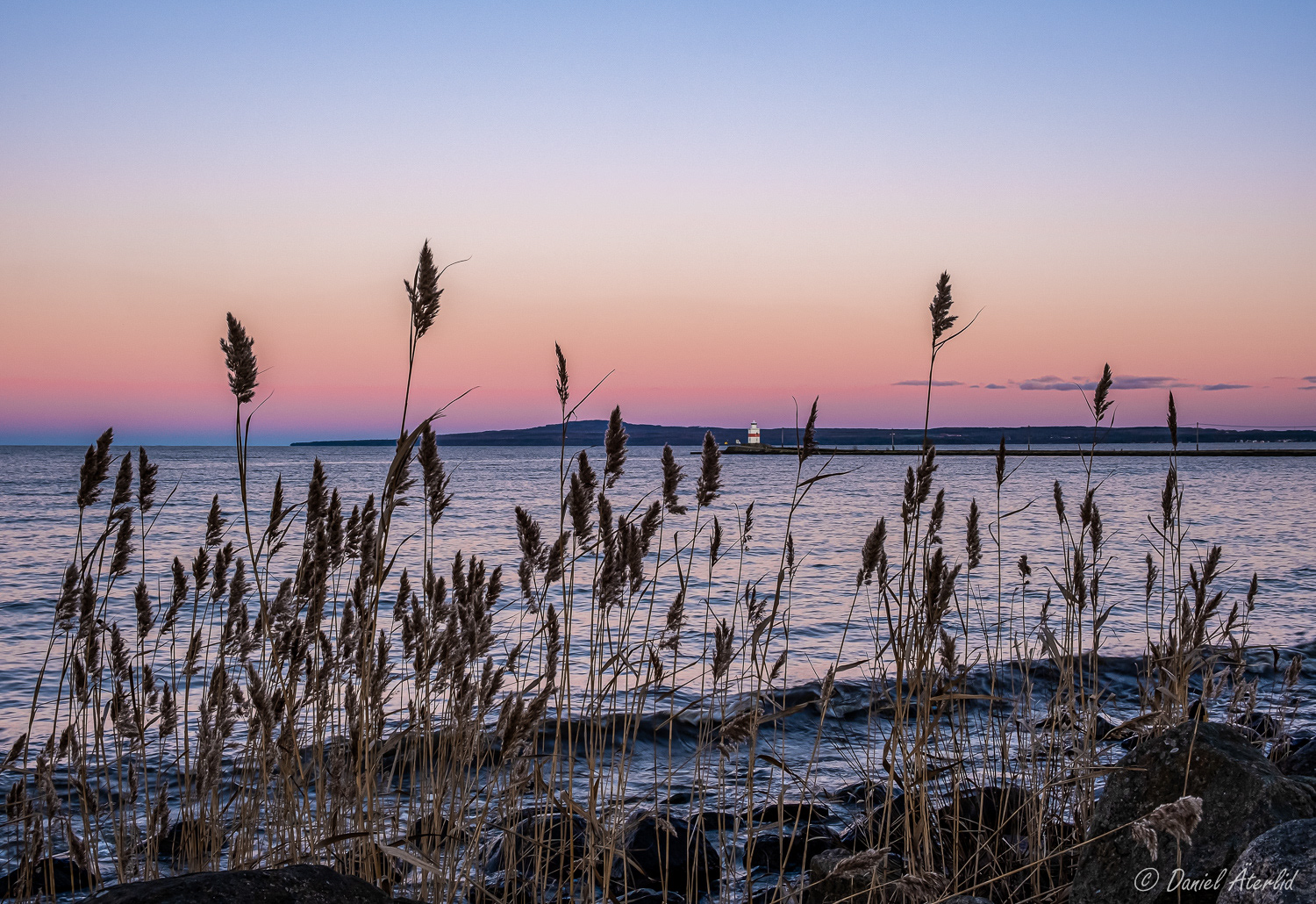 Lidköping med Kinnekulle i horisonten