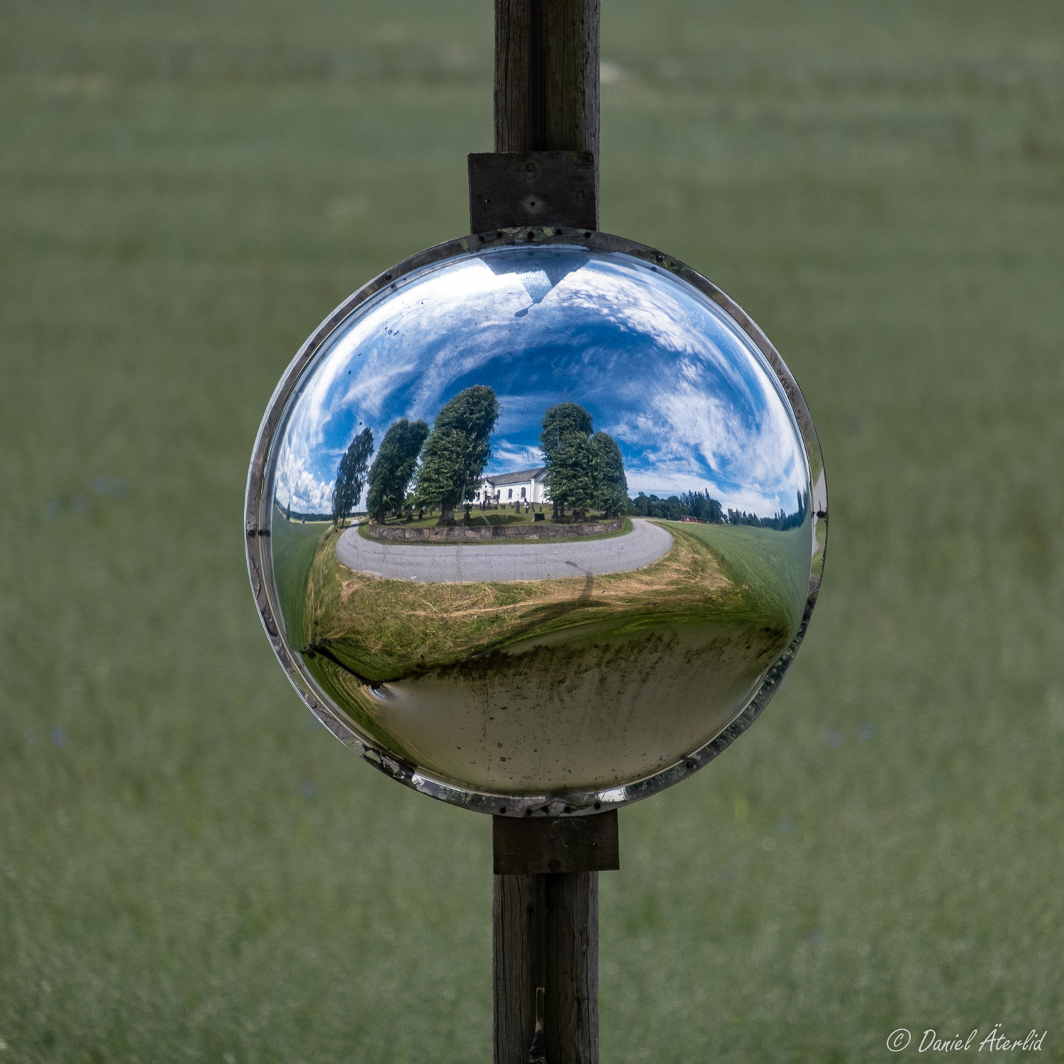 Reflektion i sommarlandskapet