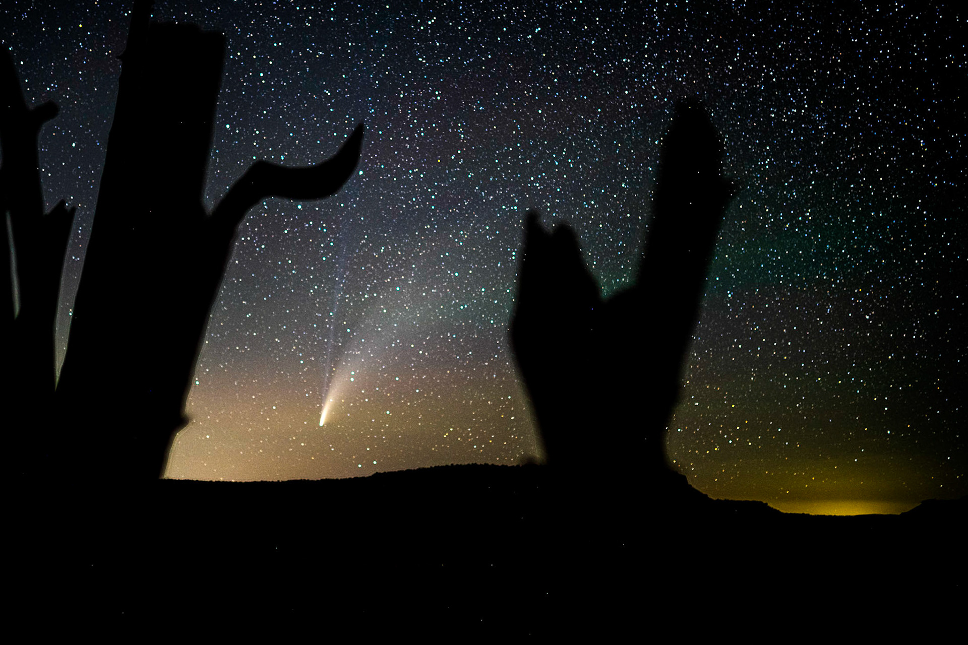 Made from 8 light frames by Starry Landscape Stacker 1.8.0.  Algorithm: Min Horizon Star Dupe